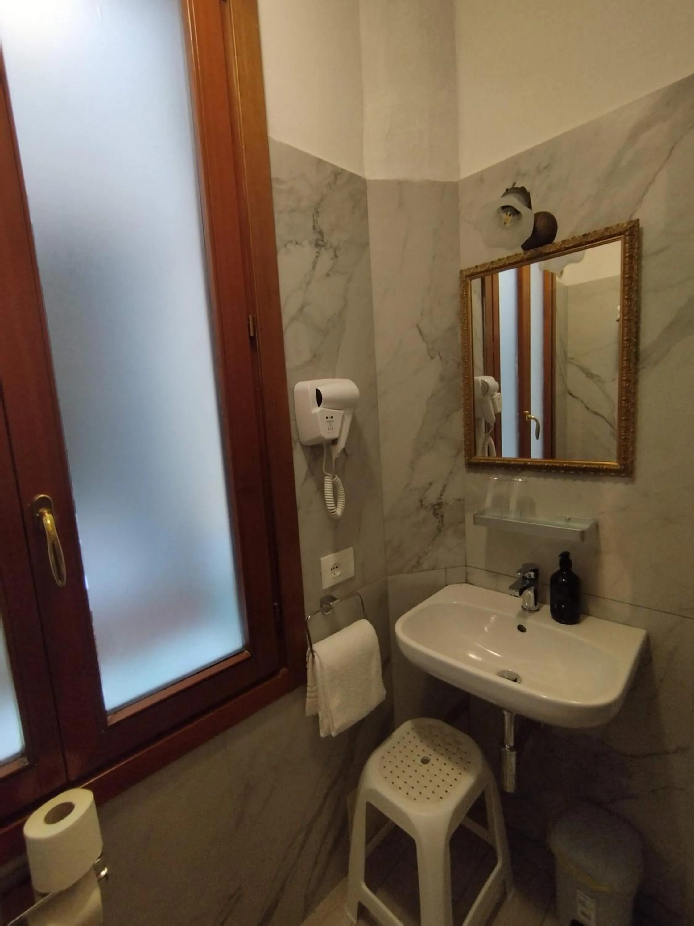 Bathroom in Alloggi SS Giovanni e Paolo