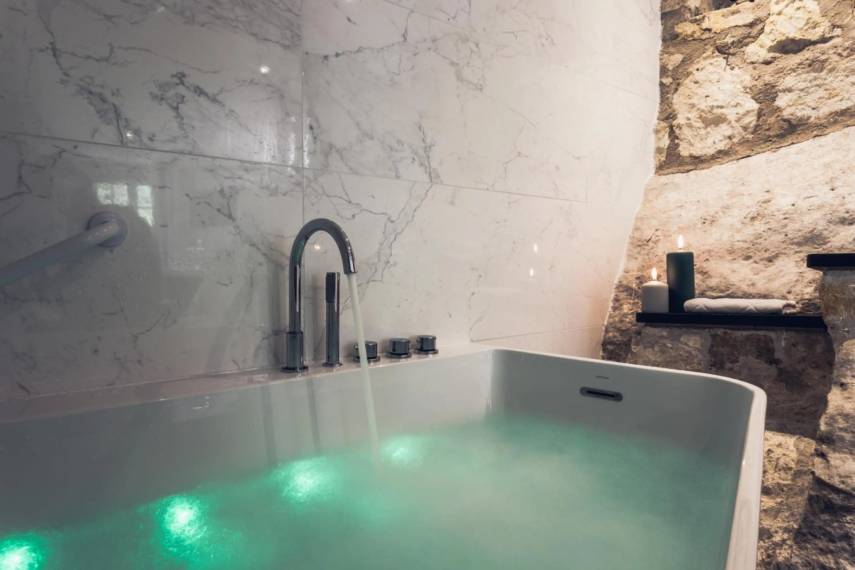 Bath in Le Mas D'aigret