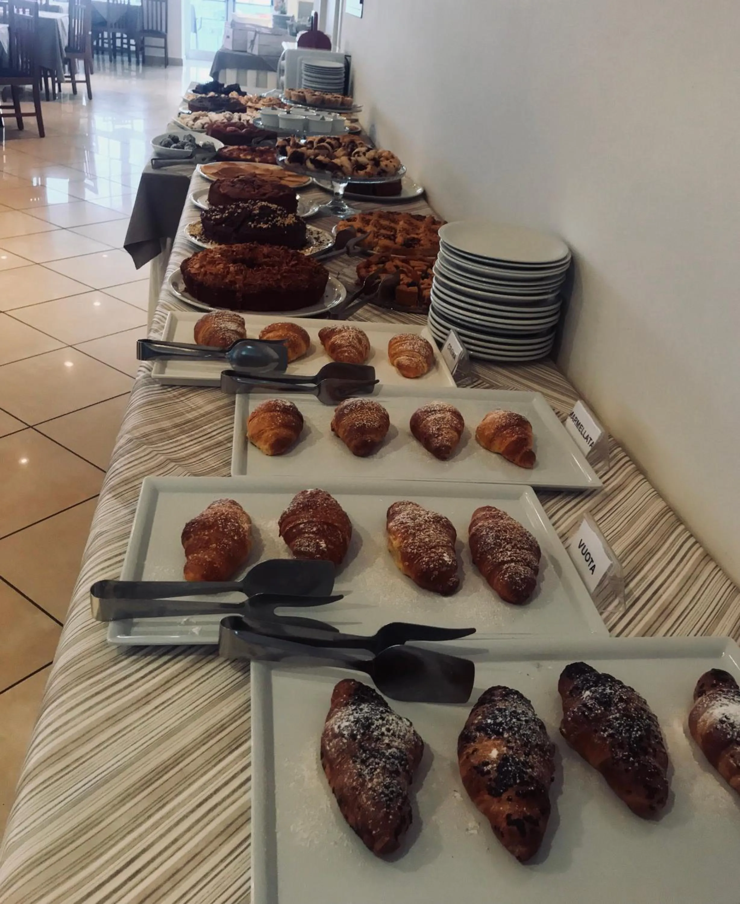 Continental breakfast in Hotel Nelson