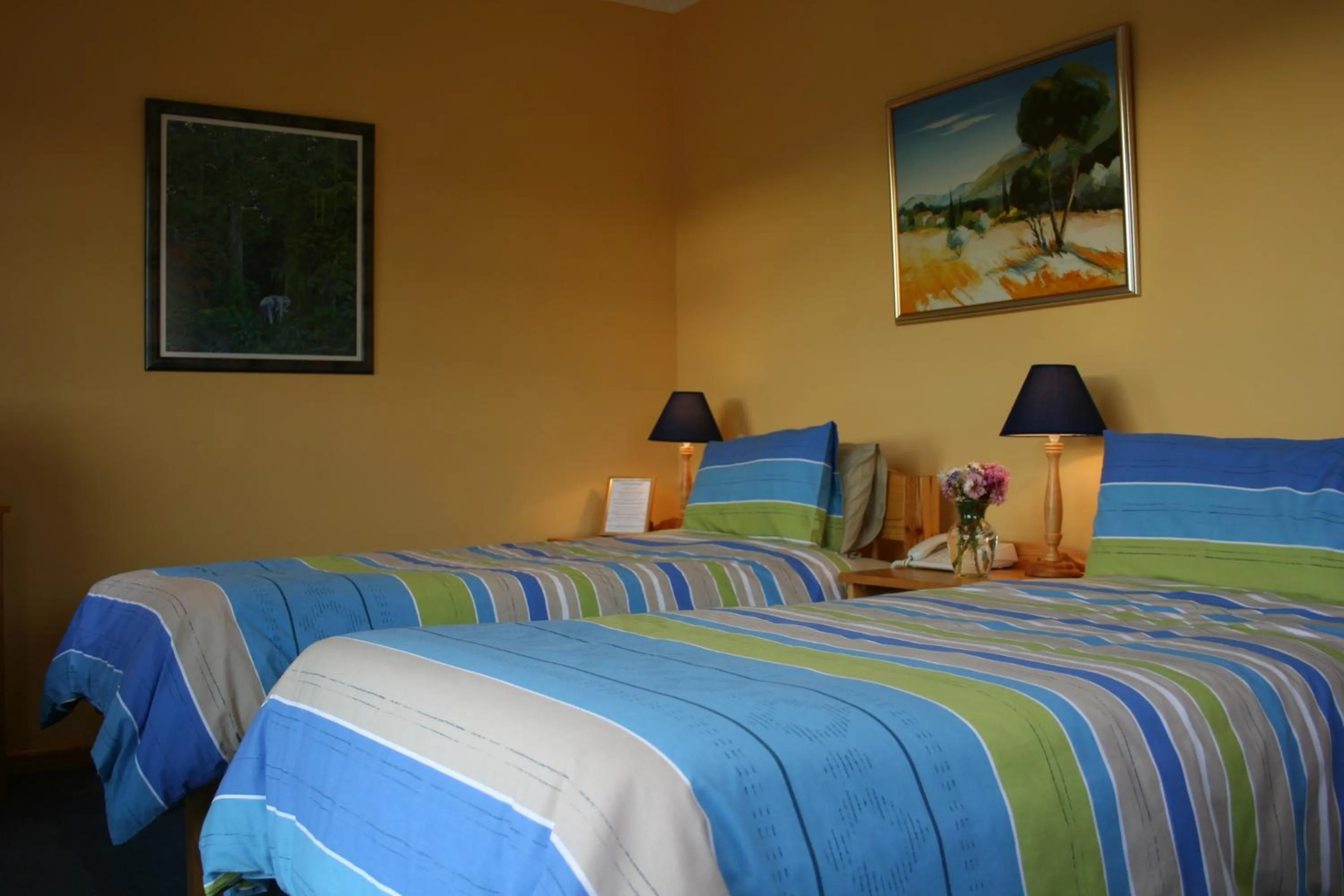 Bed in The Manderson Hotel and Conference Centre