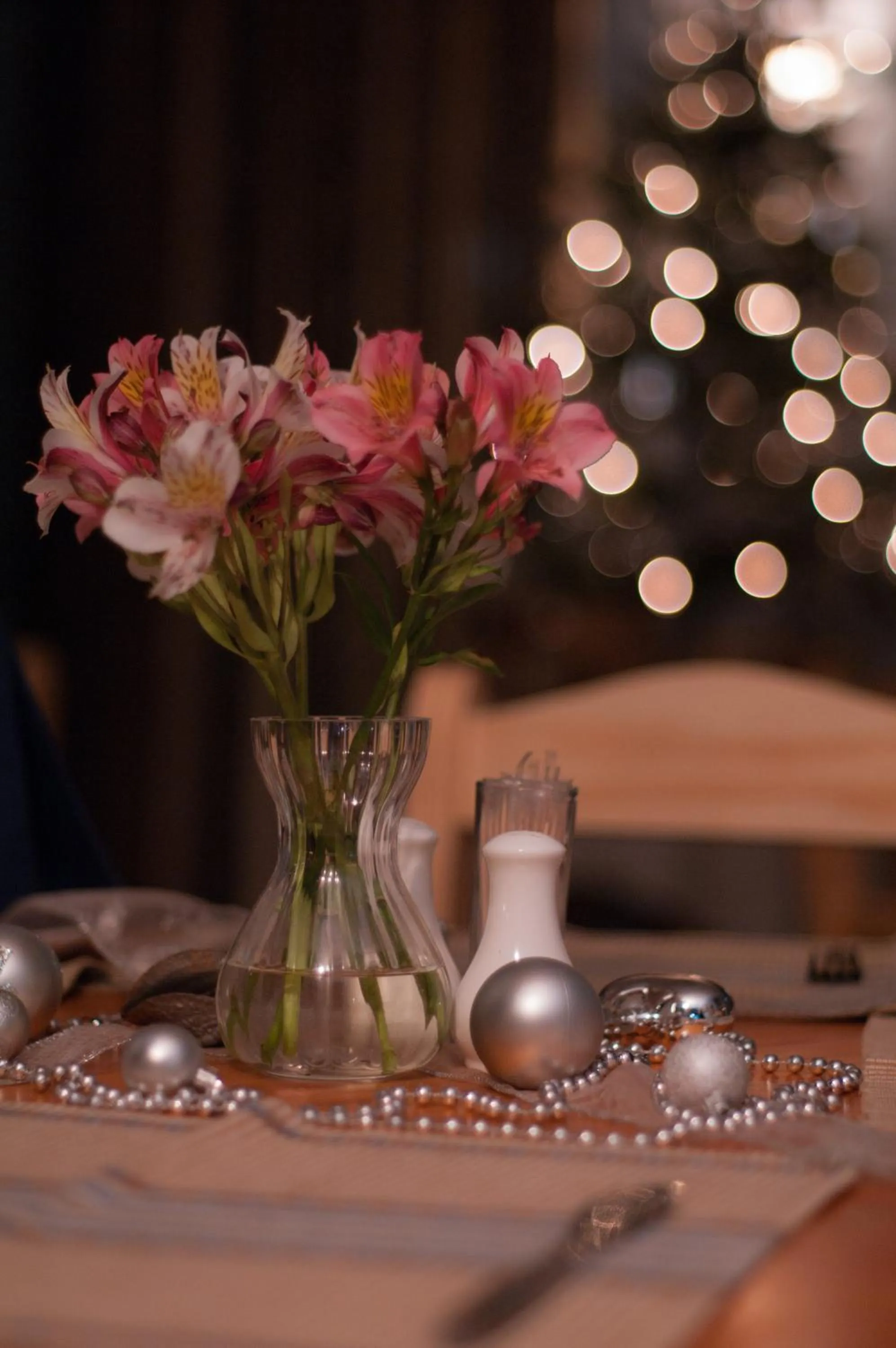 Restaurant/places to eat in The Manderson Hotel and Conference Centre