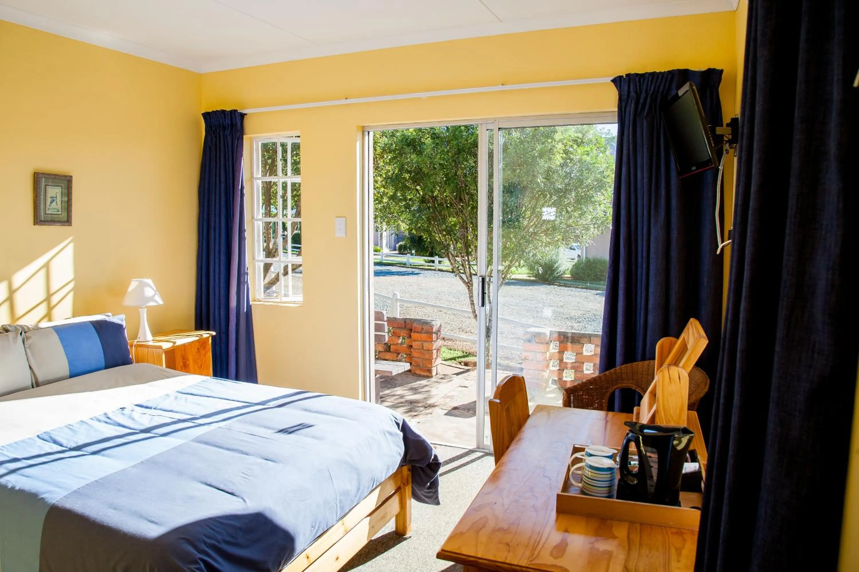 Bedroom, Bed in The Manderson Hotel and Conference Centre