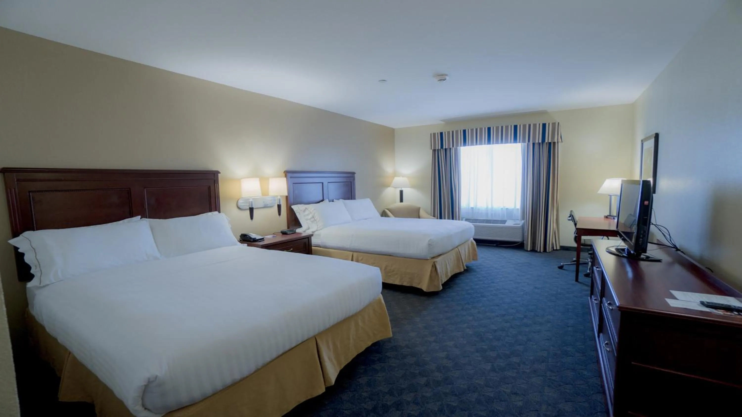 Photo of the whole room, Bed in Holiday Inn Express Hotel & Suites Pampa by IHG