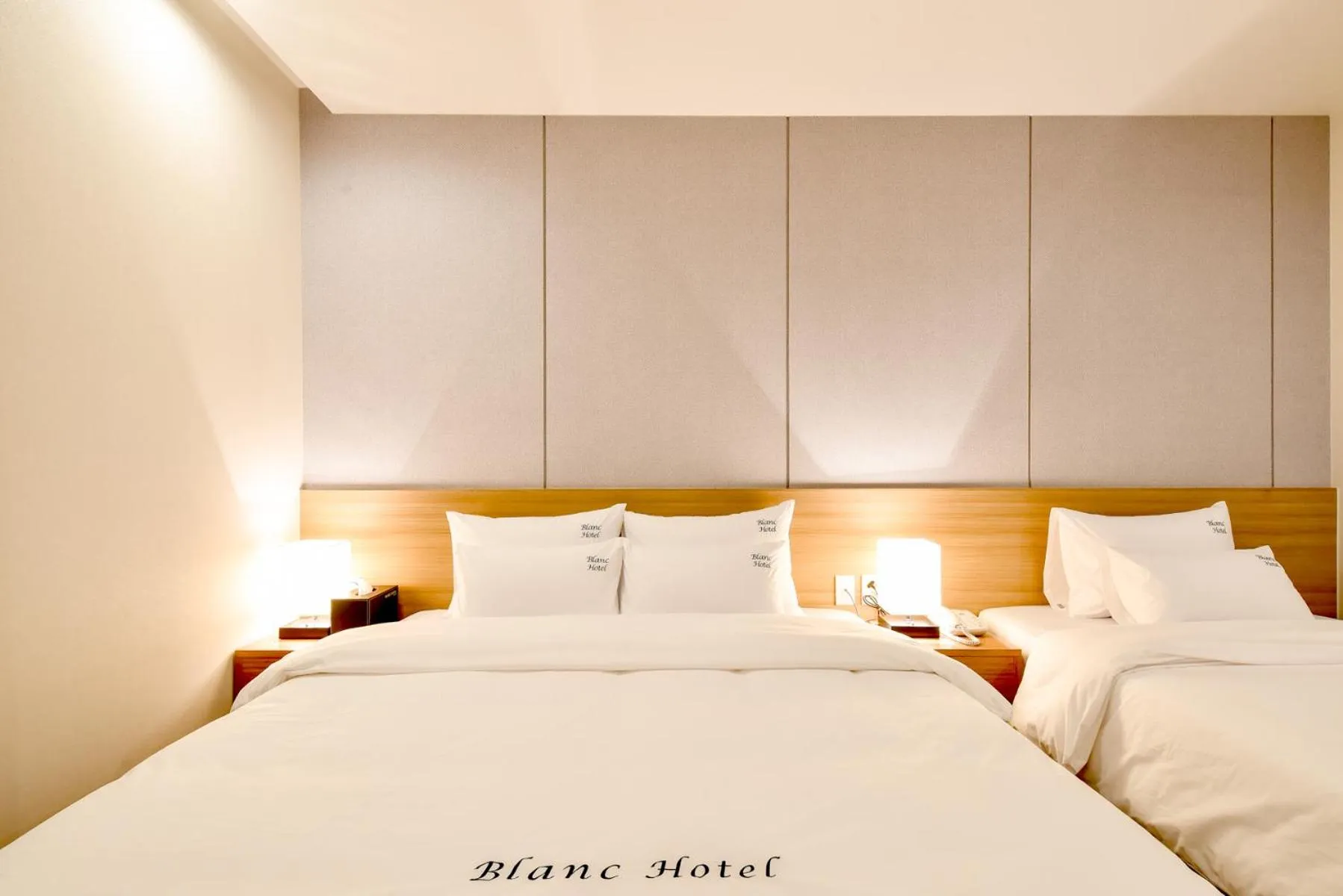 Bed in Blanc Business Hotel