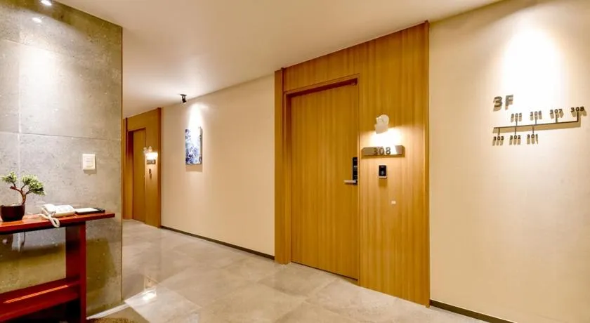 Blanc Business Hotel