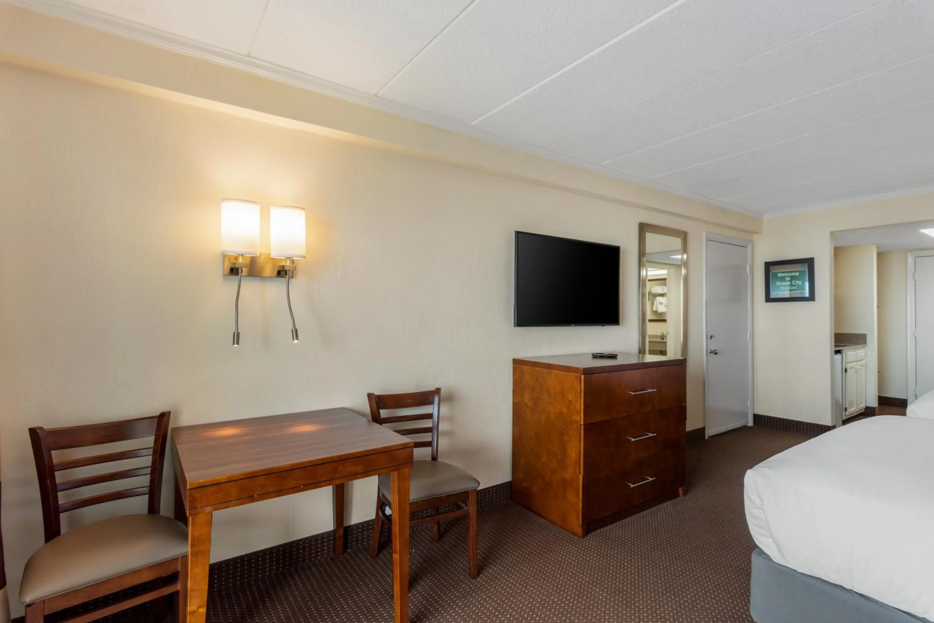 Photo of the whole room, Bed in Quality Inn Ocean City Beachfront