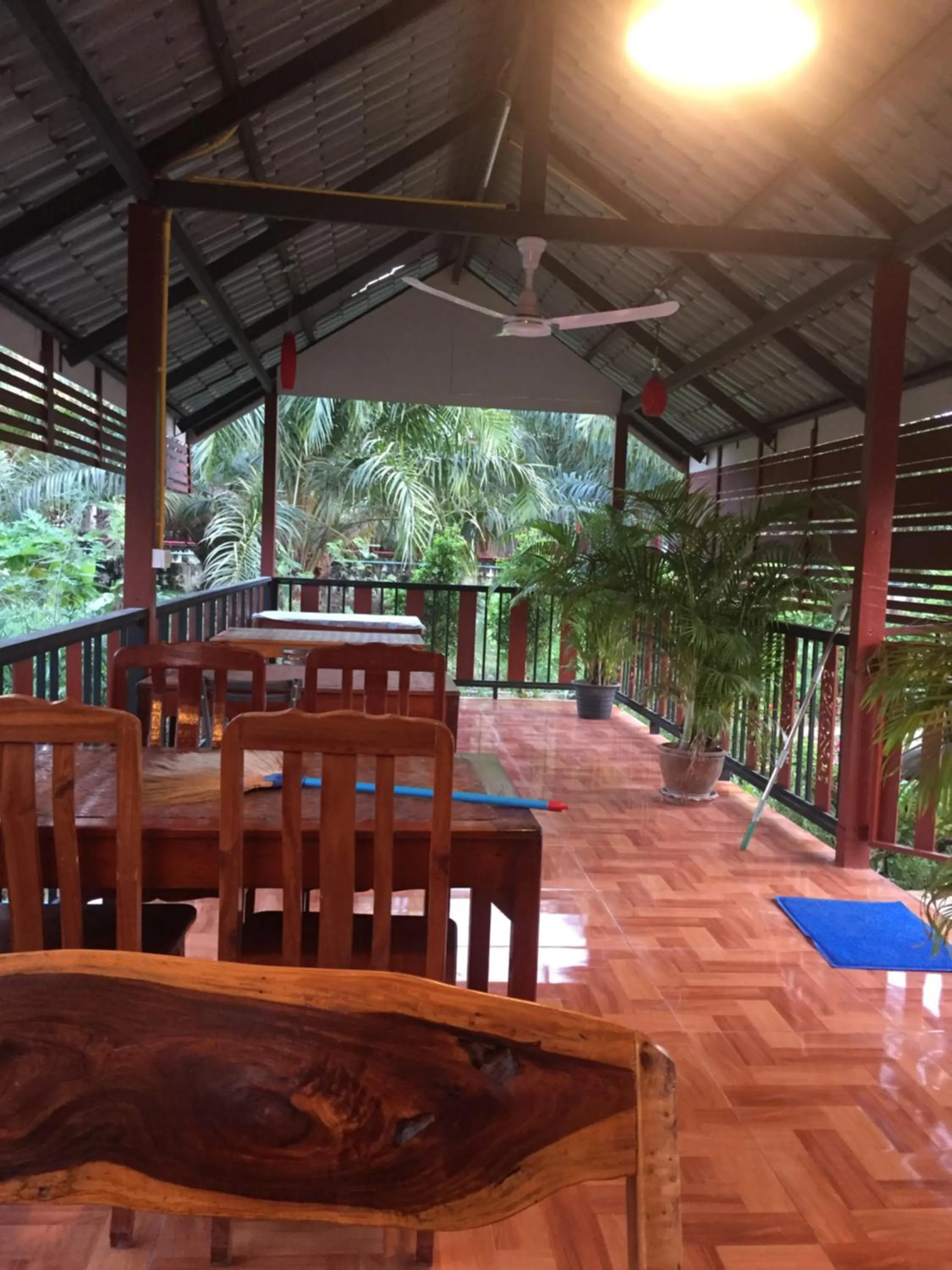 Restaurant/places to eat in Bussaracum Resort