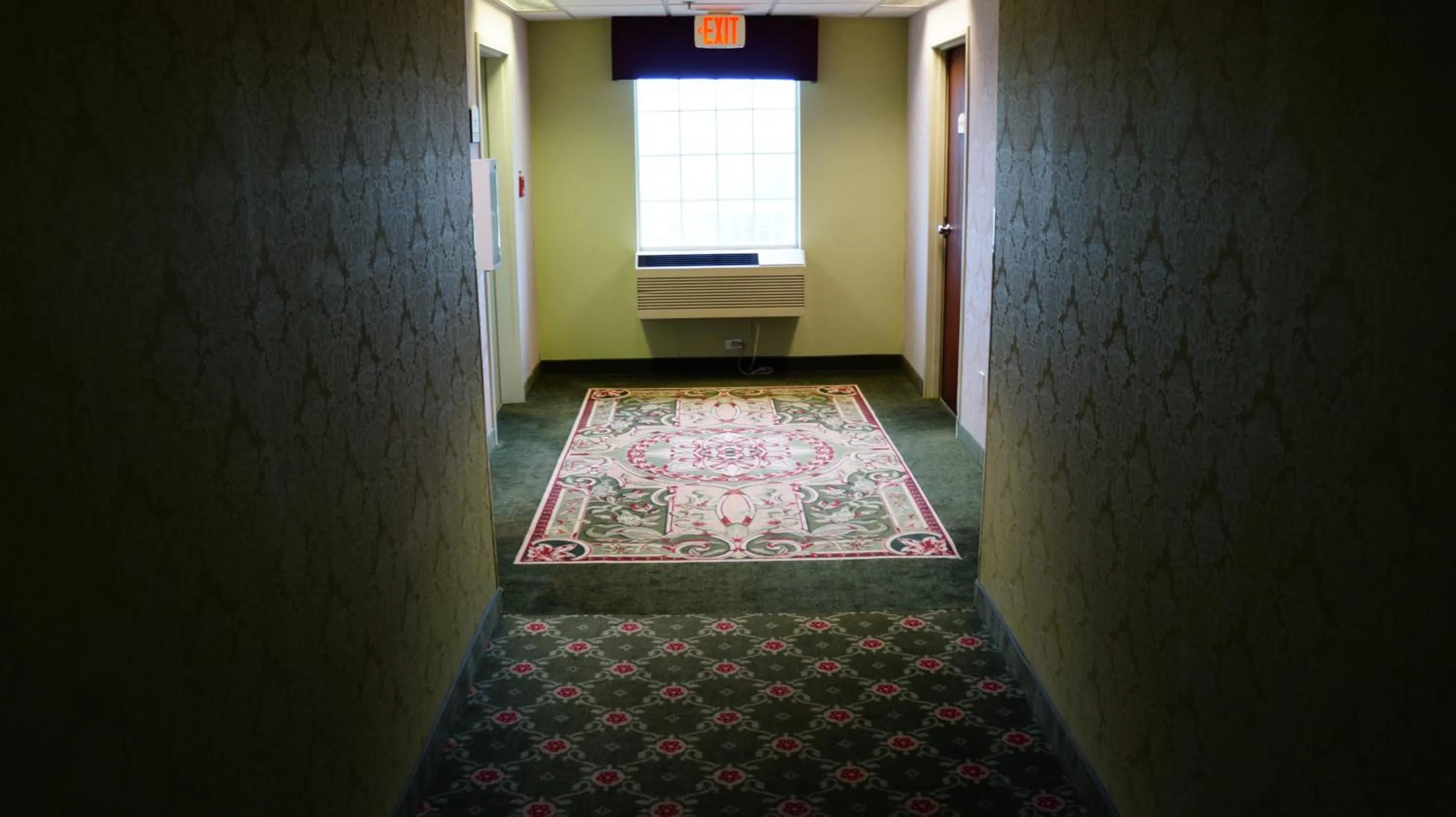 Day in Hotel Grand Victorian