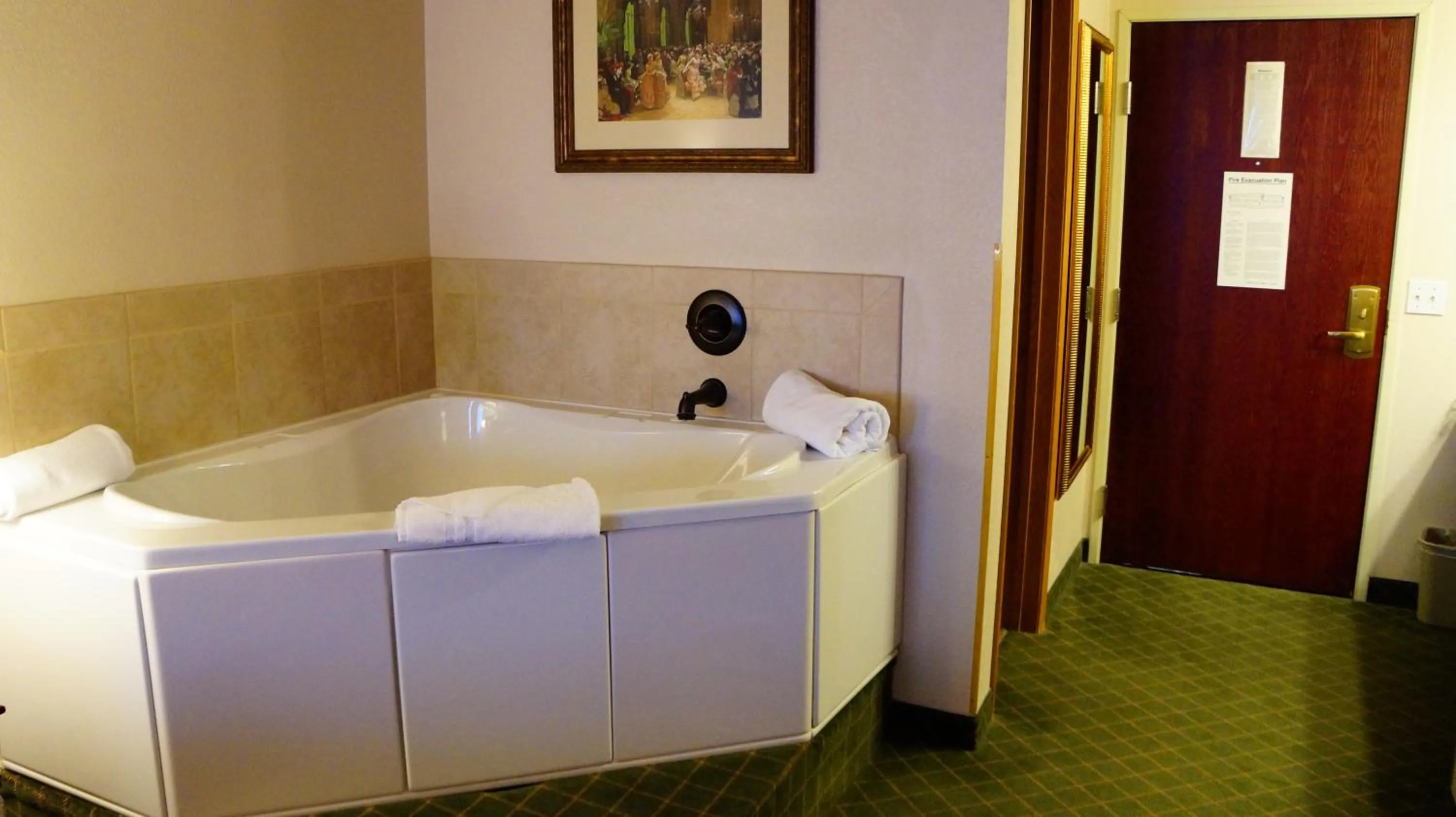 Bathroom, Bed in Hotel Grand Victorian