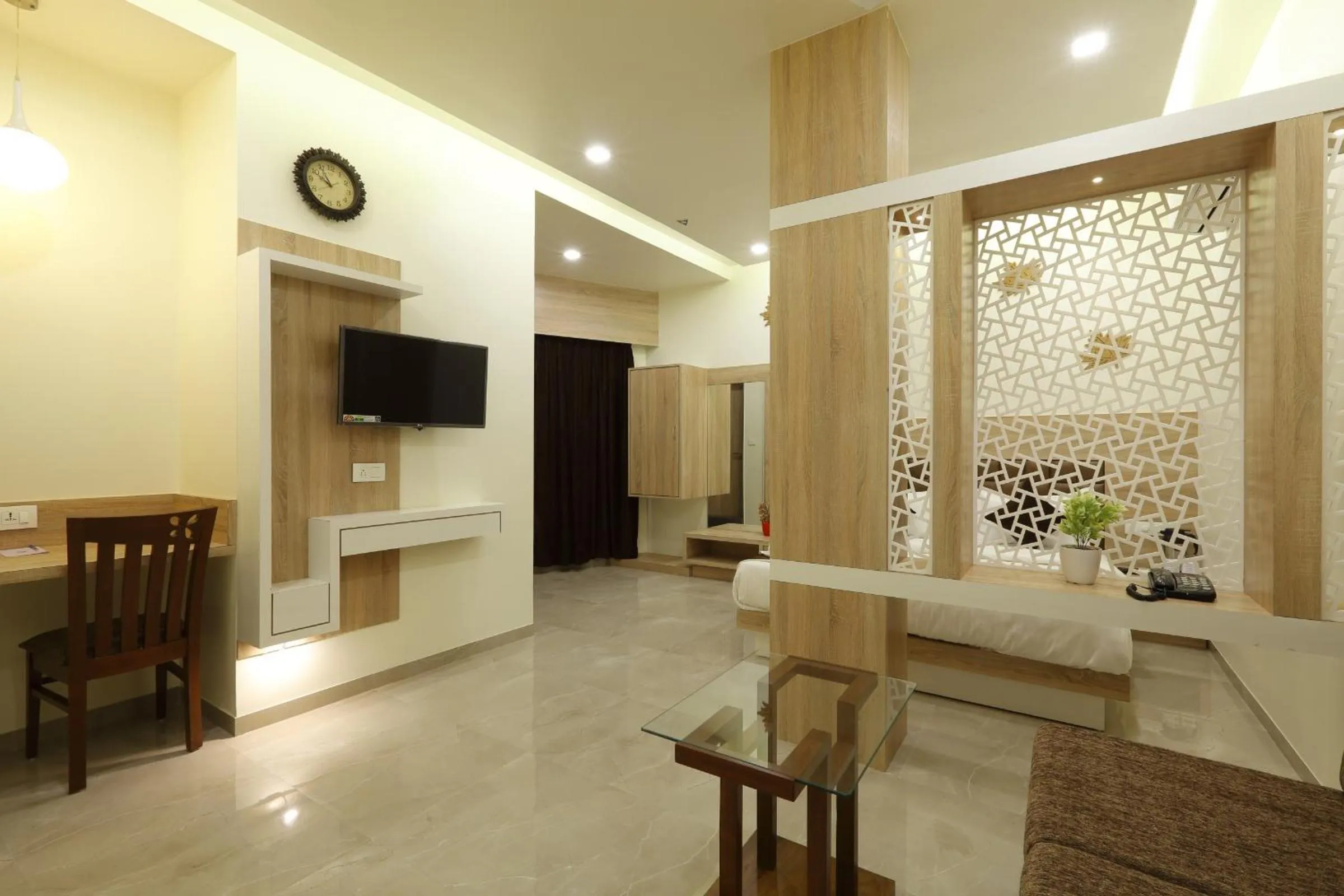 Bed in Hotel Alka Inn