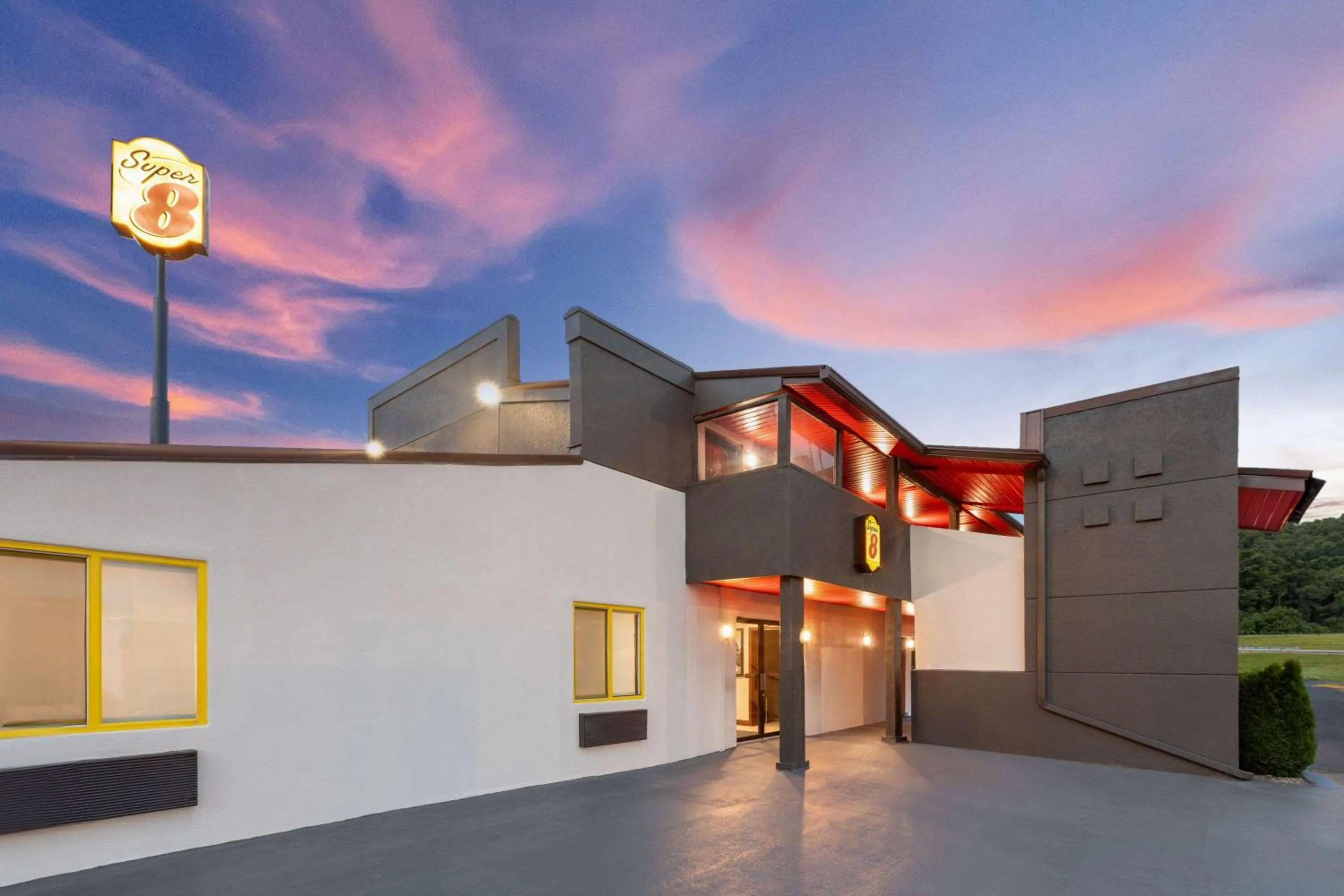 Property building in Super 8 by Wyndham Bridgeport/Clarksburg Area