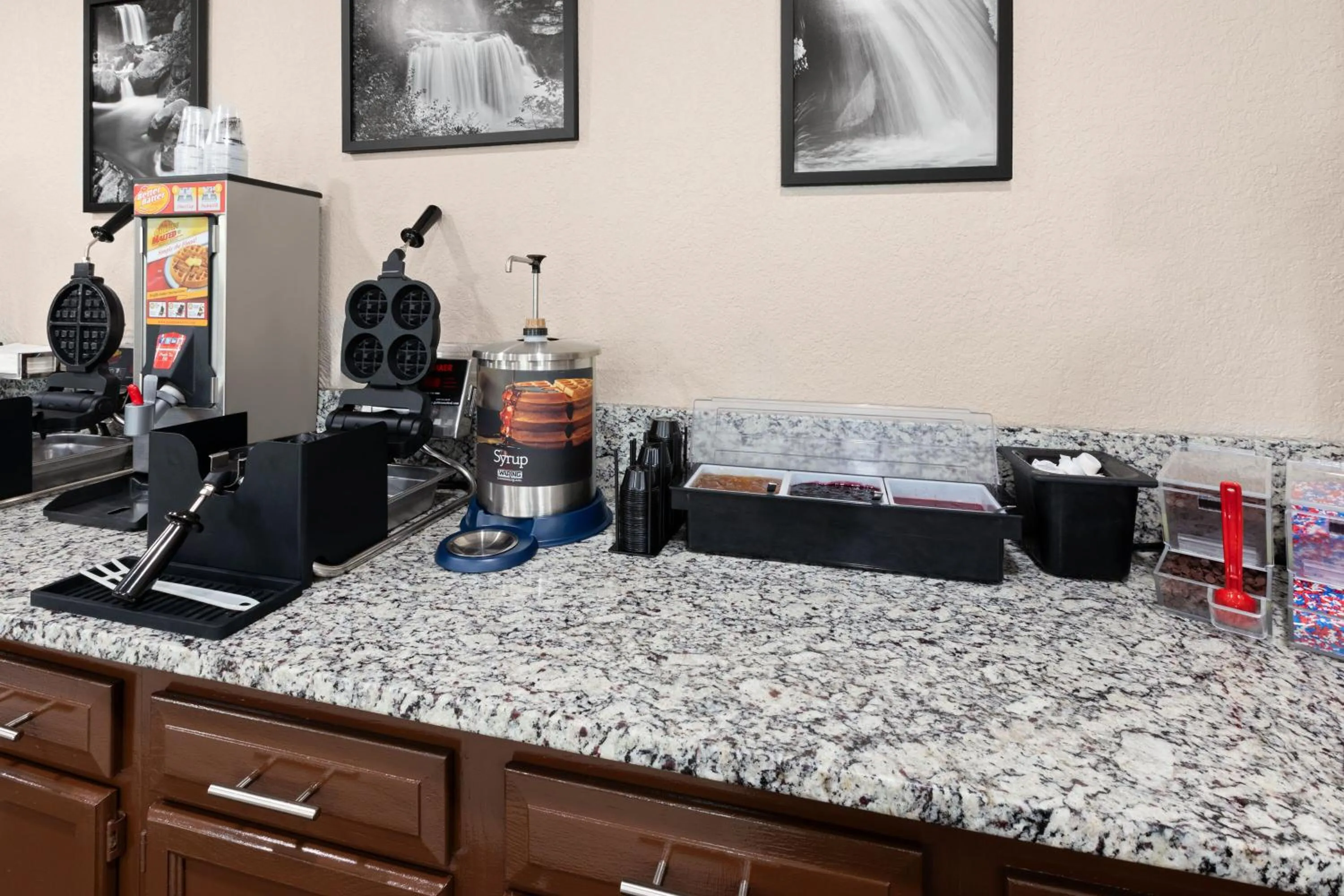 Breakfast in Super 8 by Wyndham Bridgeport/Clarksburg Area