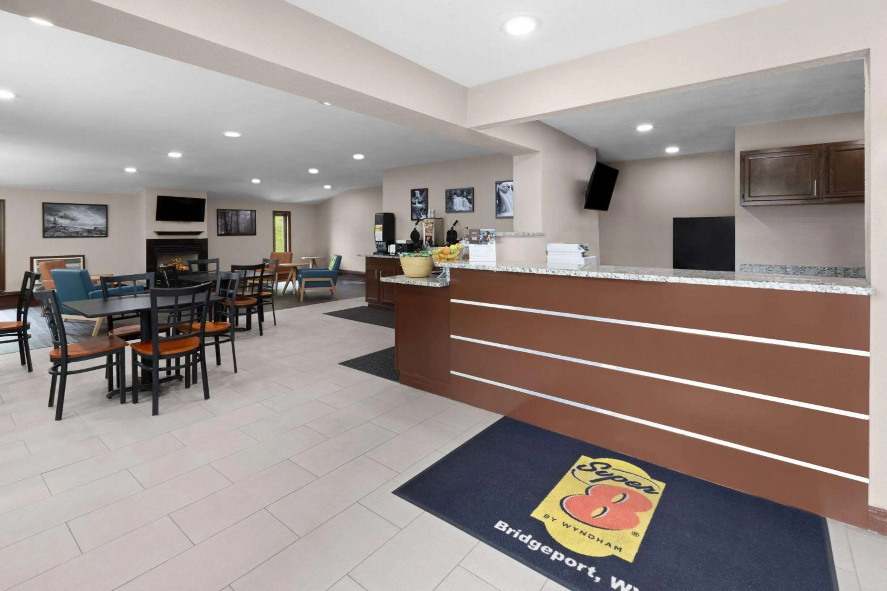 Lobby or reception in Super 8 by Wyndham Bridgeport/Clarksburg Area