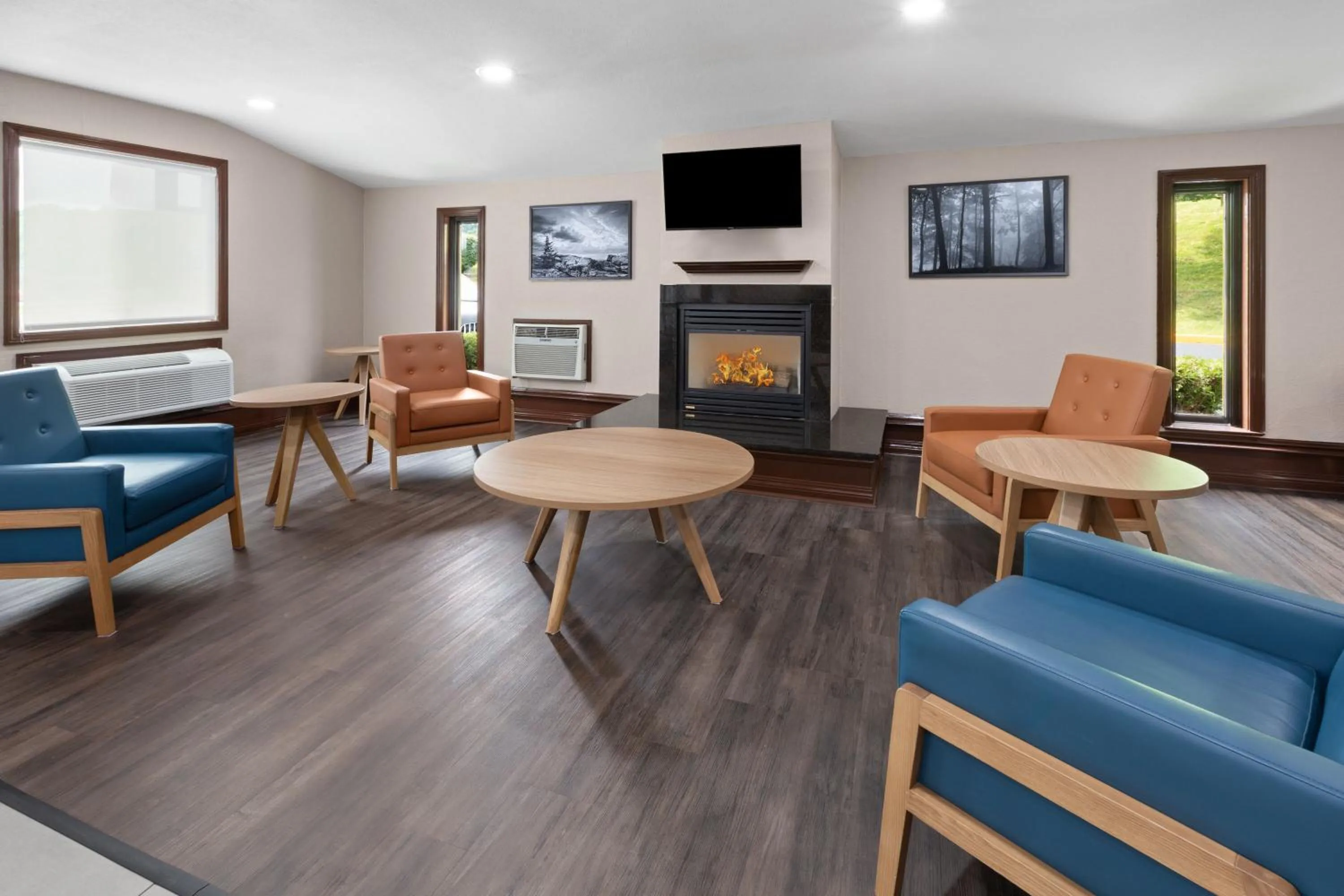 Lobby or reception in Super 8 by Wyndham Bridgeport/Clarksburg Area