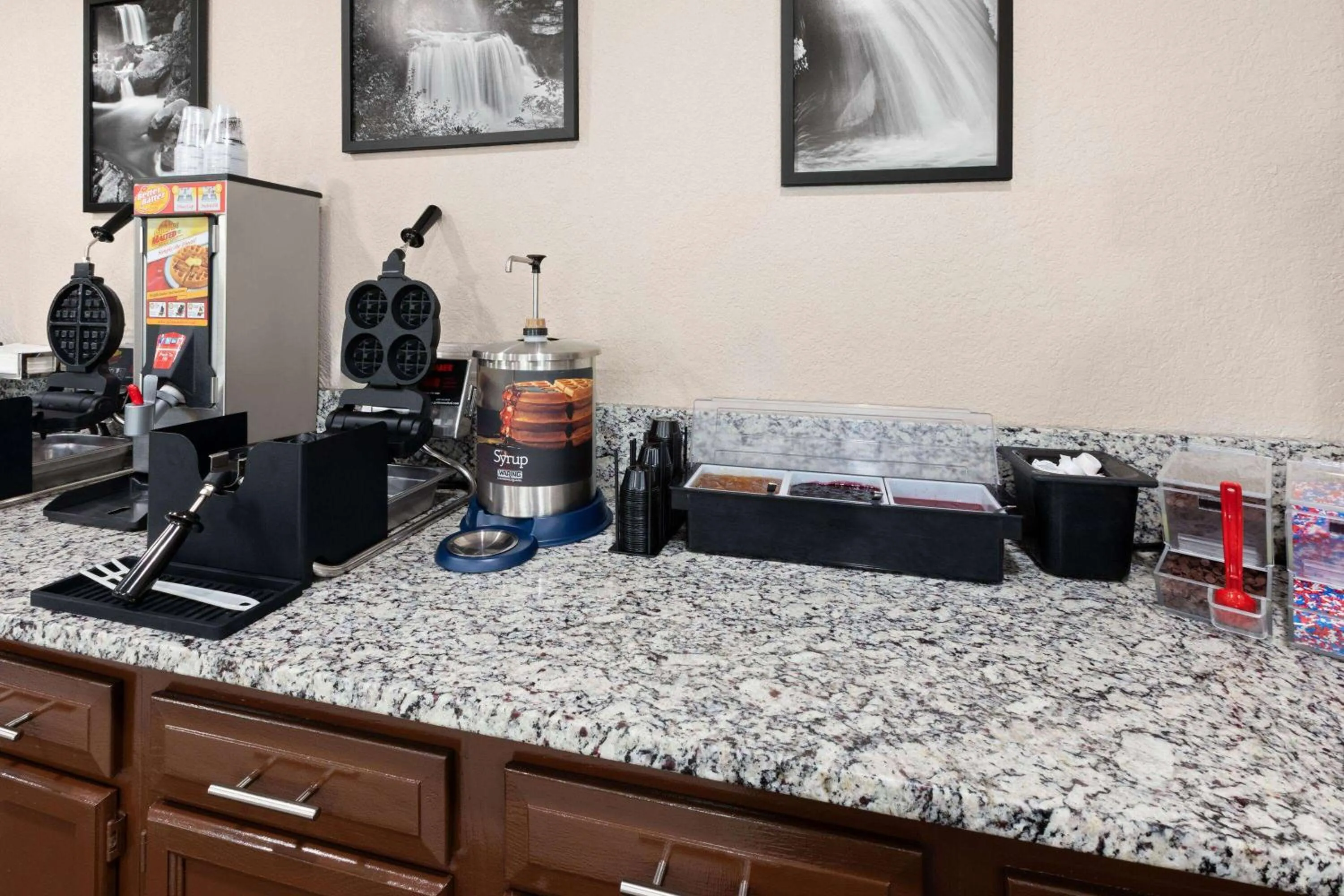 Breakfast in Super 8 by Wyndham Bridgeport/Clarksburg Area