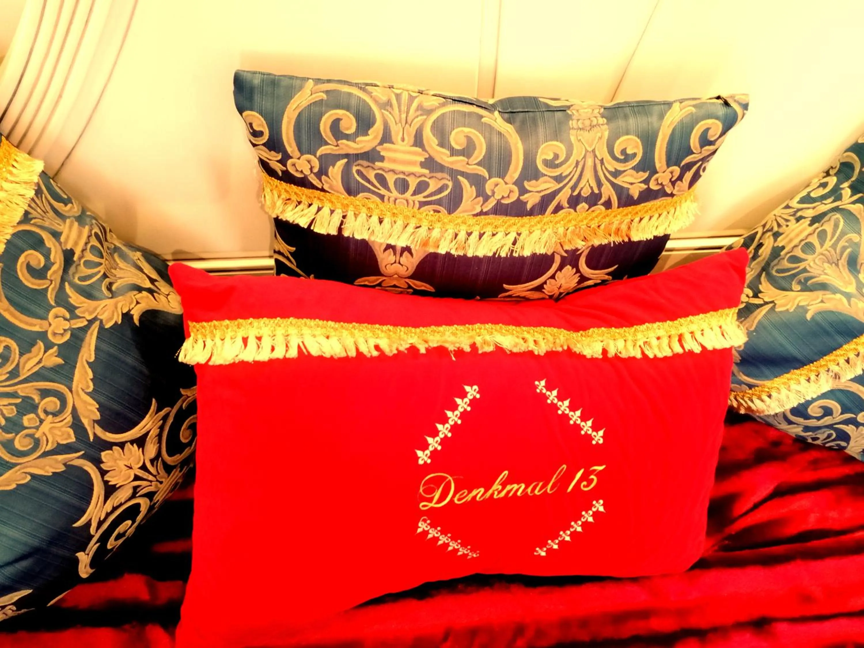 Photo of the whole room, Bed in Hotel Denkmal 13 Rostock - Kaufmannshaus Krahnstöver