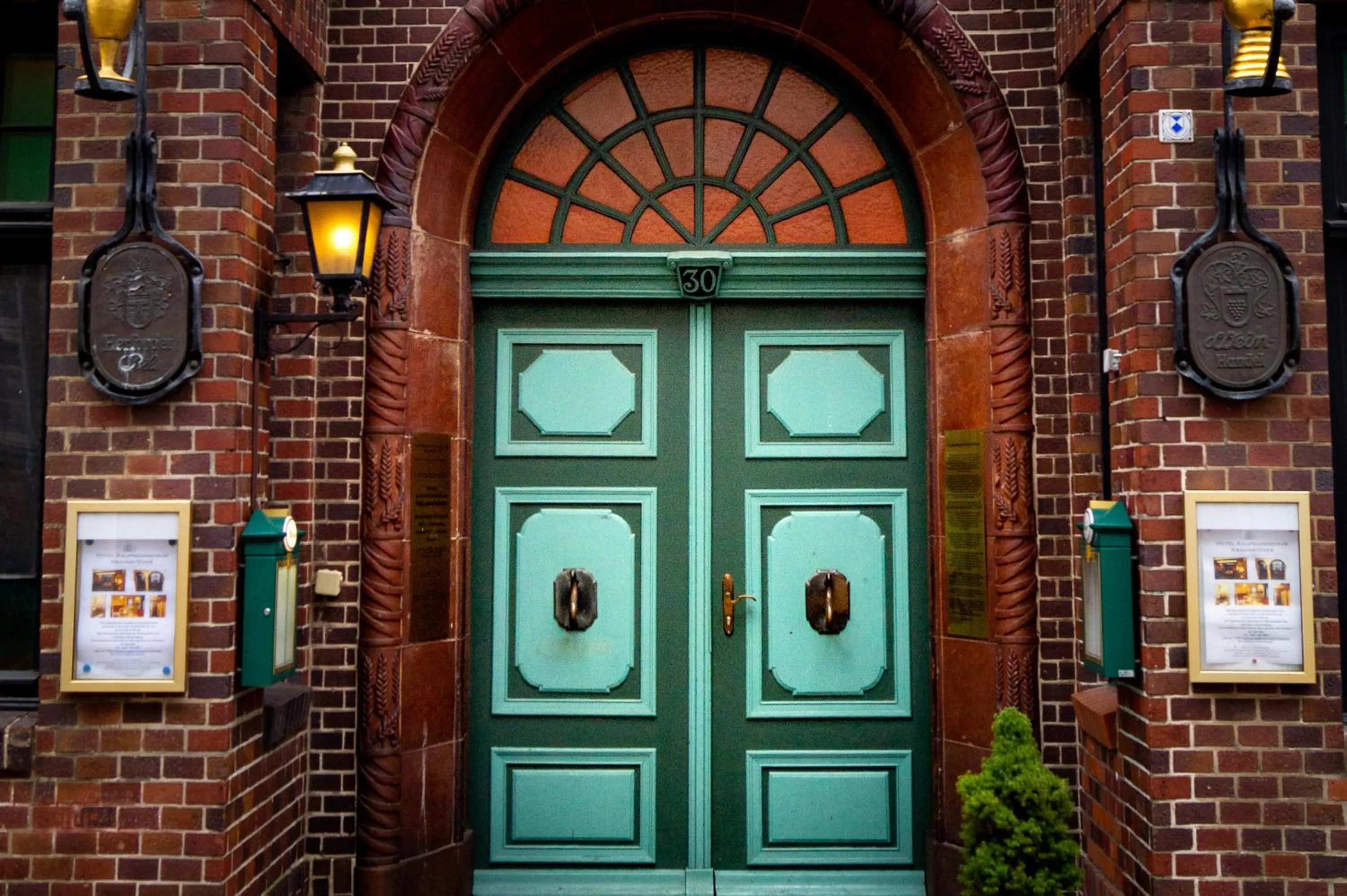 Facade/entrance in Hotel Denkmal 13 Rostock - Kaufmannshaus Krahnstöver