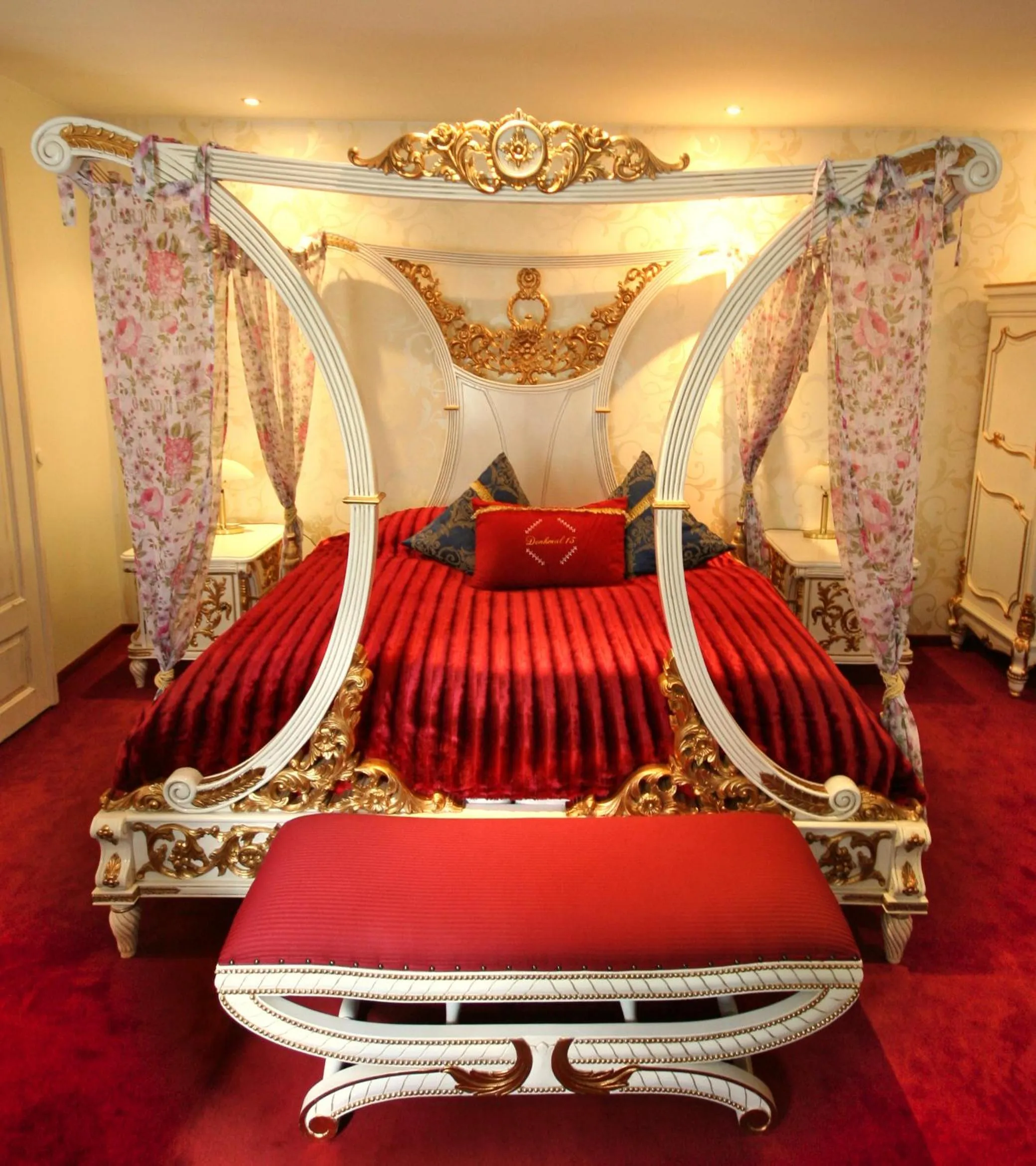 Bedroom, Bed in Hotel Denkmal 13 Rostock - Kaufmannshaus Krahnstöver