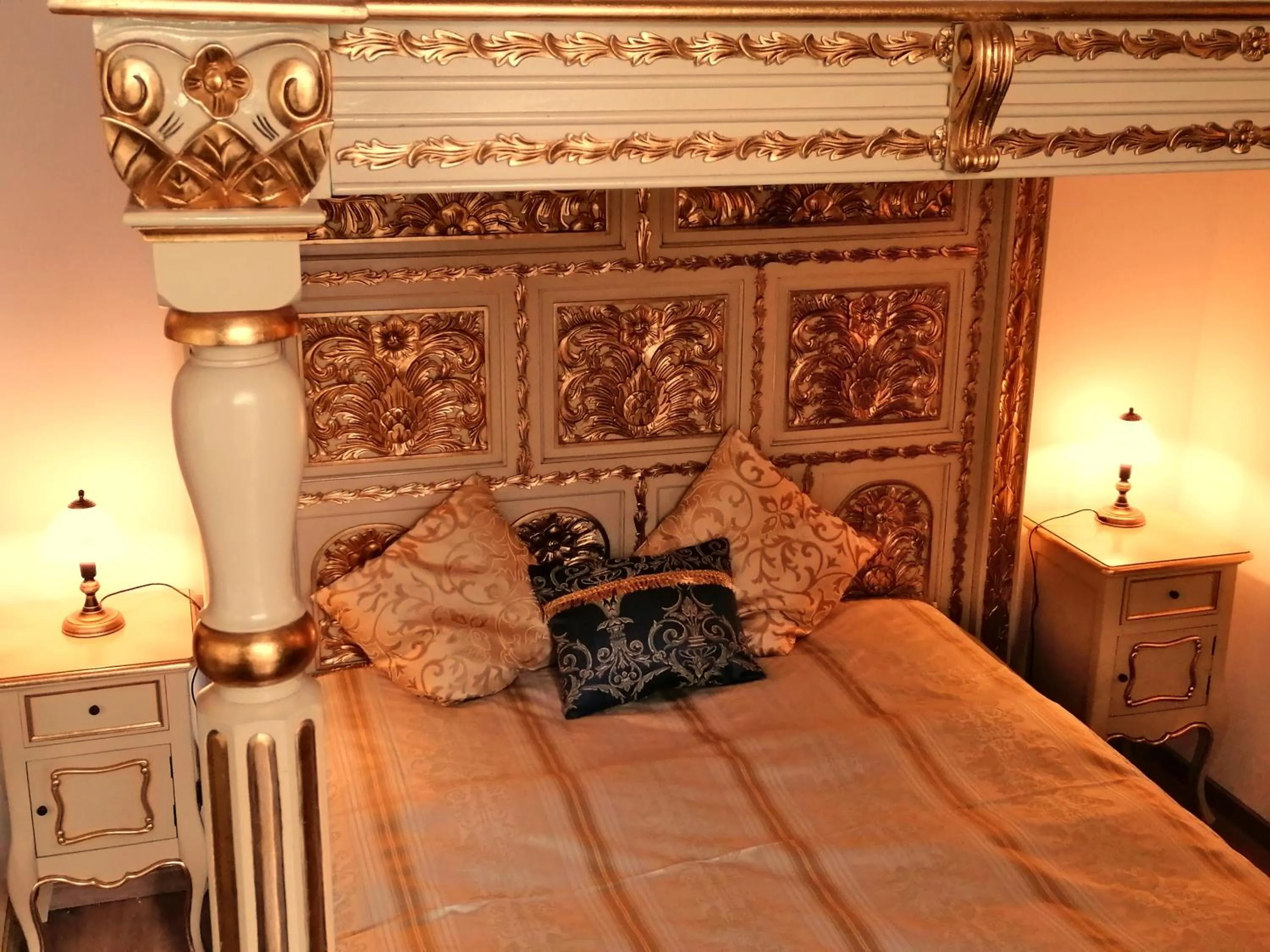 Photo of the whole room, Bed in Hotel Denkmal 13 Rostock - Kaufmannshaus Krahnstöver