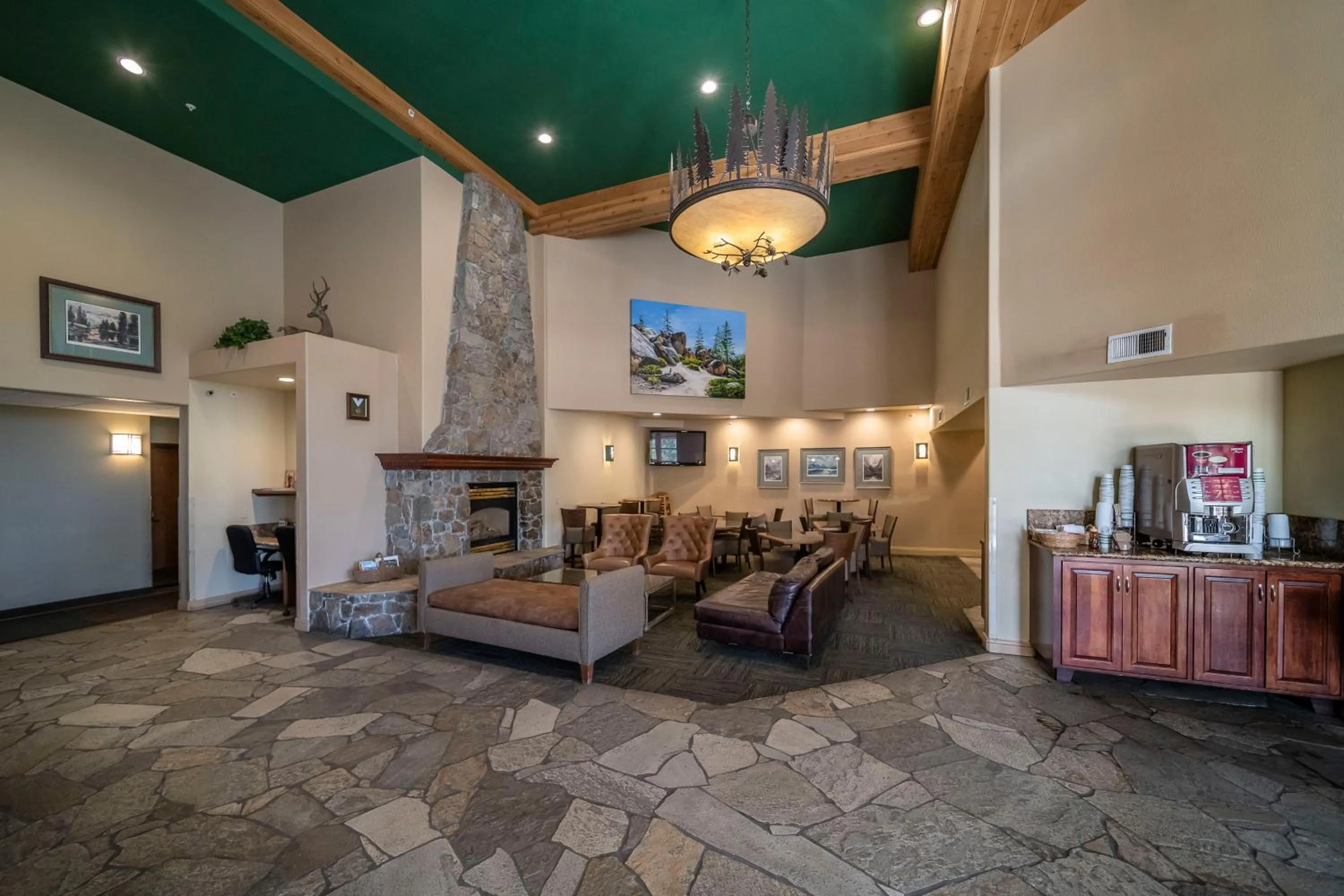 Lobby or reception in Truckee Donner Lodge