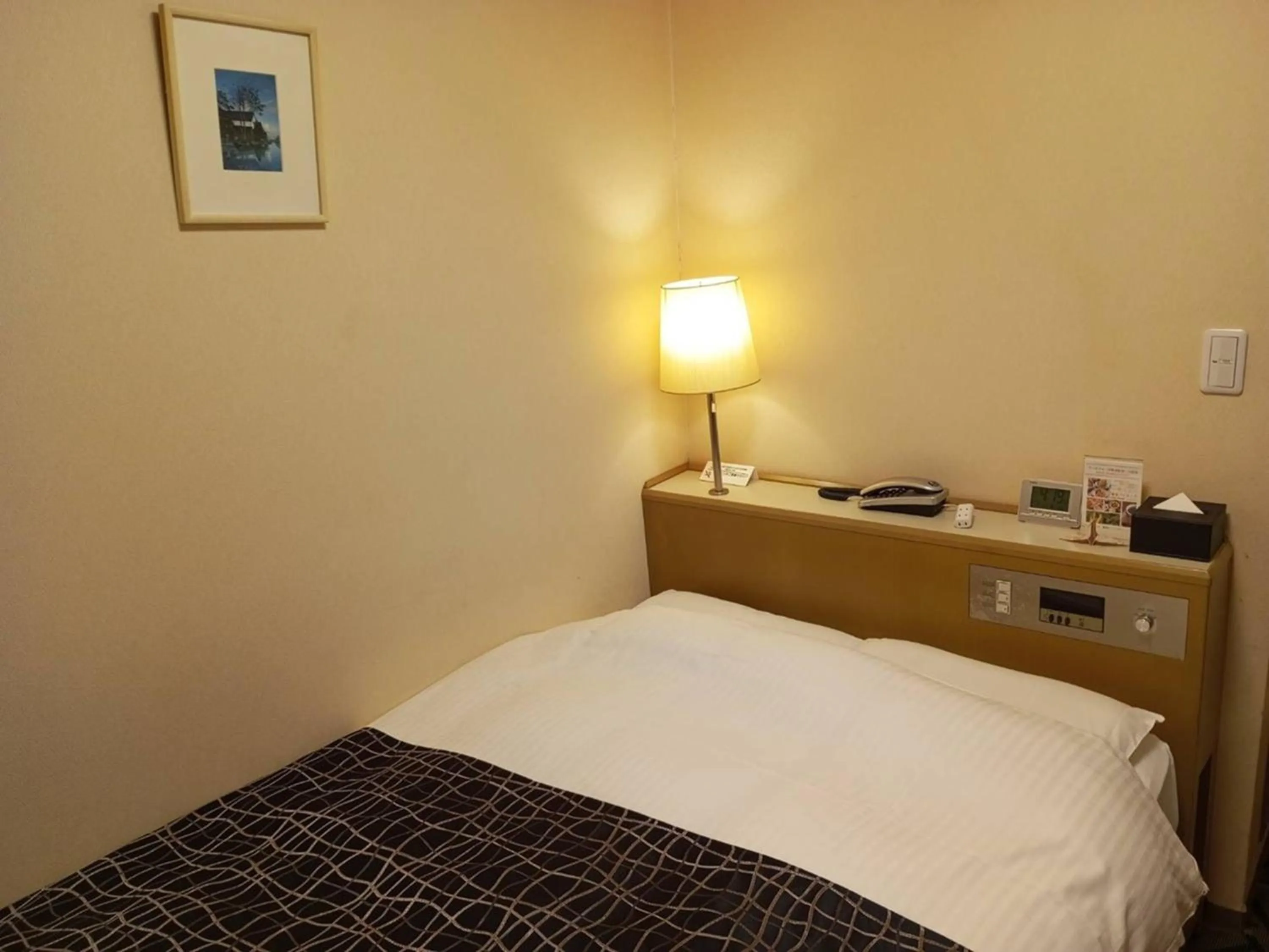 Bed in APA Hotel Isehara-Ekimae