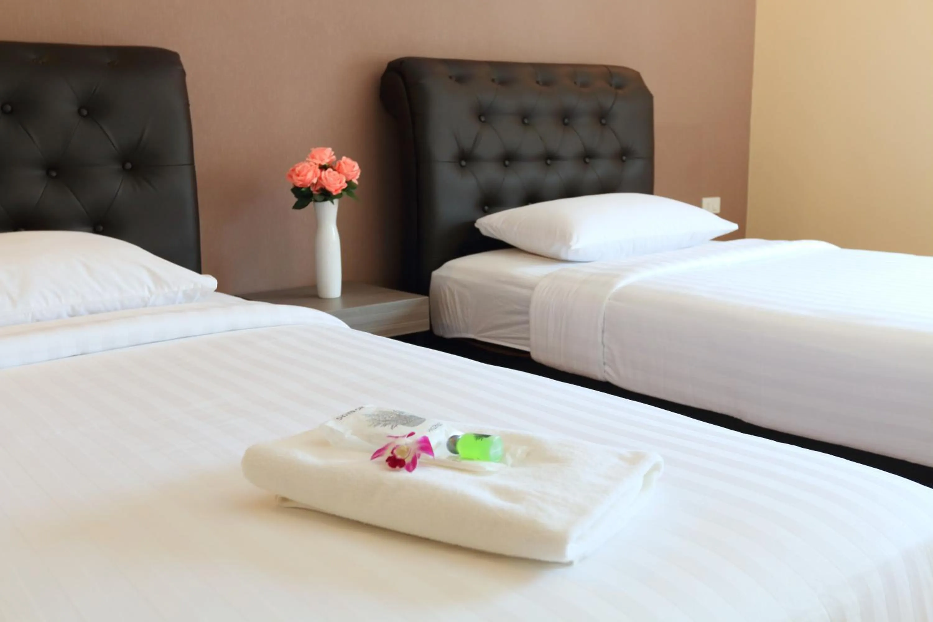 Photo of the whole room, Bed in Triple Trees Hotel