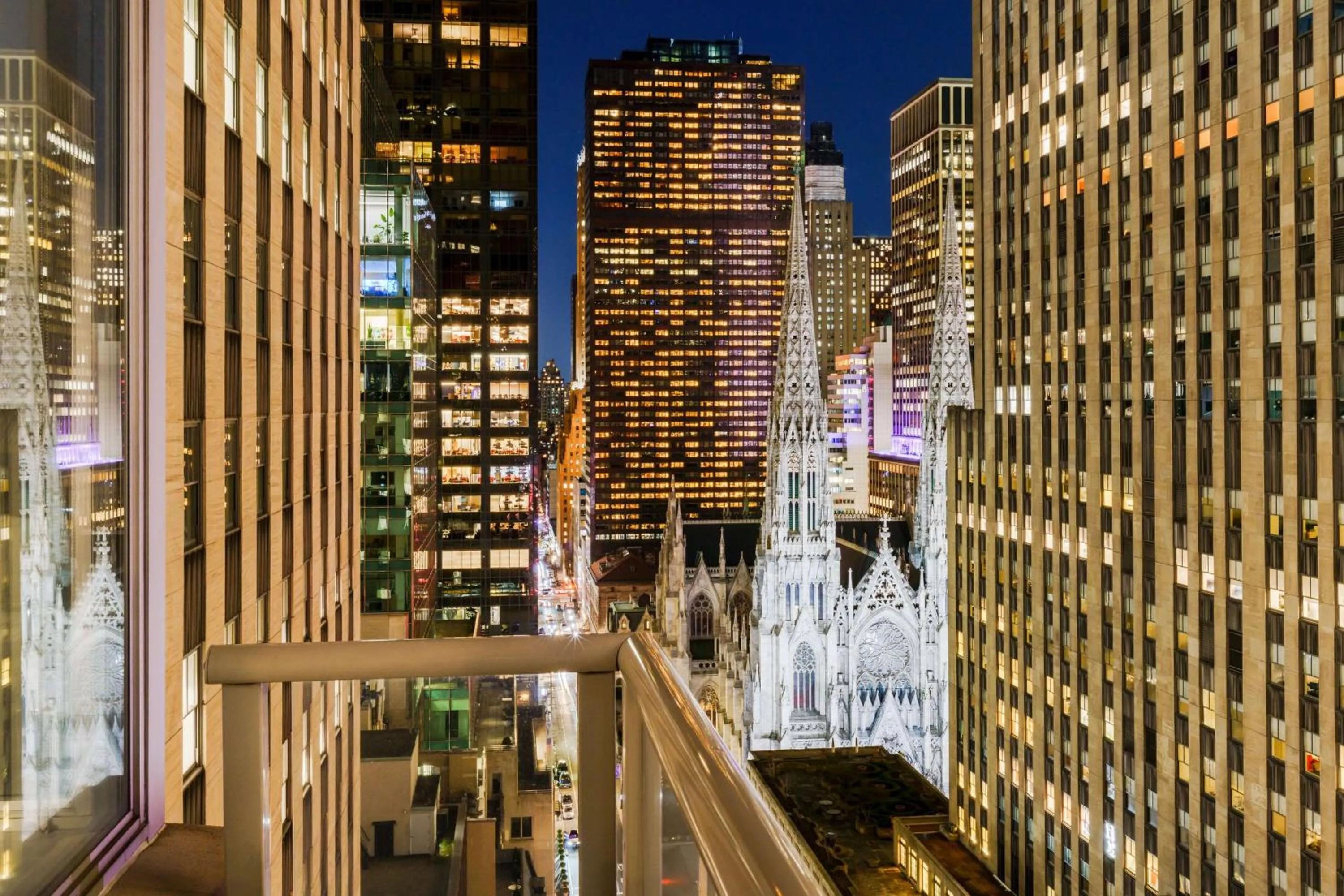 Restaurant/places to eat in DoubleTree by Hilton New York Midtown Fifth Ave