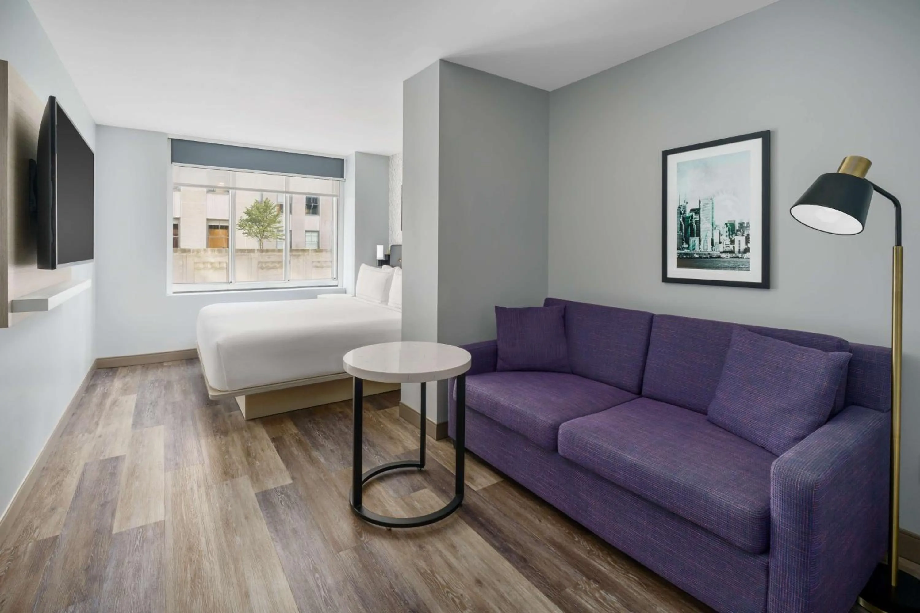 Living room in DoubleTree by Hilton New York Midtown Fifth Ave