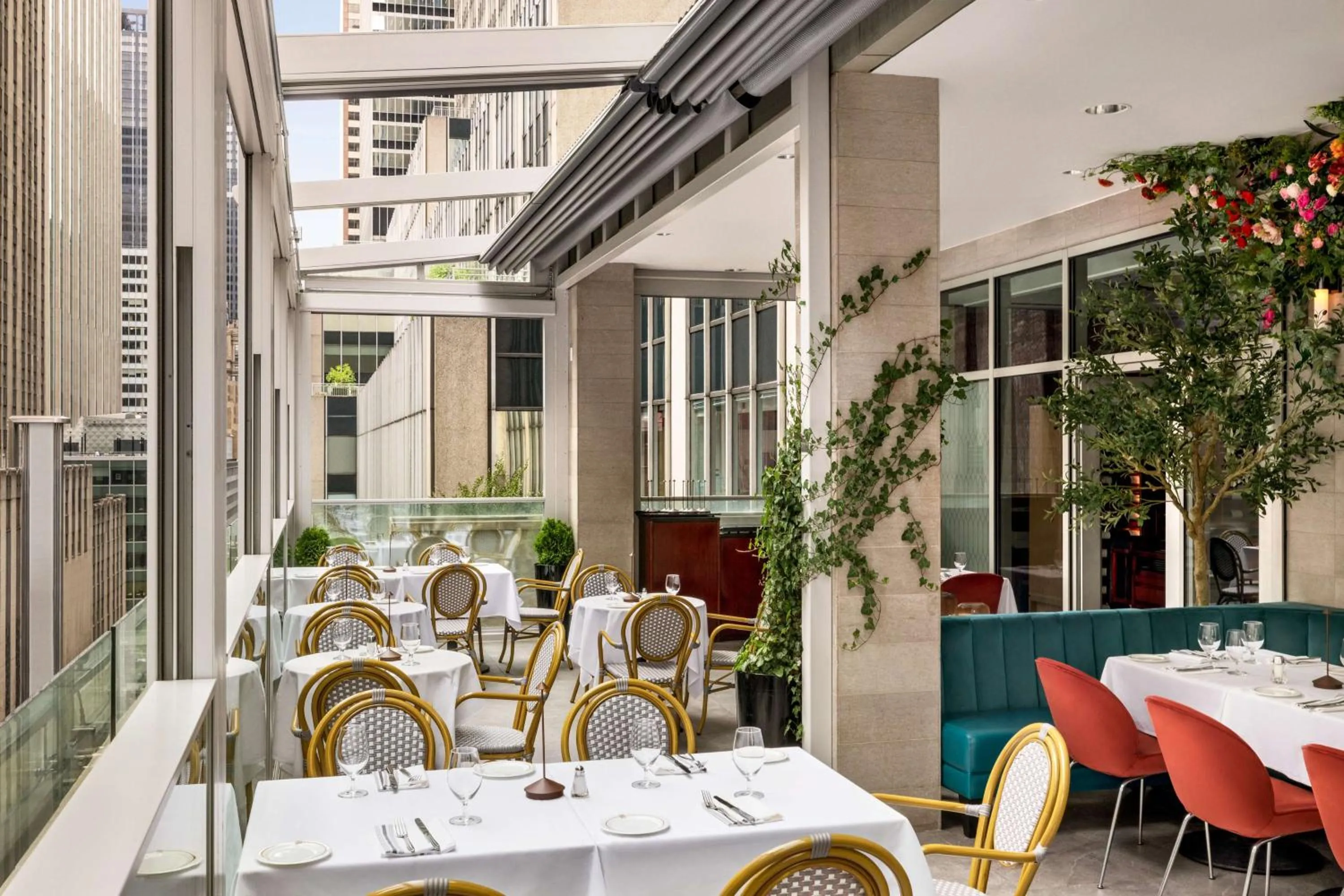 Restaurant/places to eat in DoubleTree by Hilton New York Midtown Fifth Ave