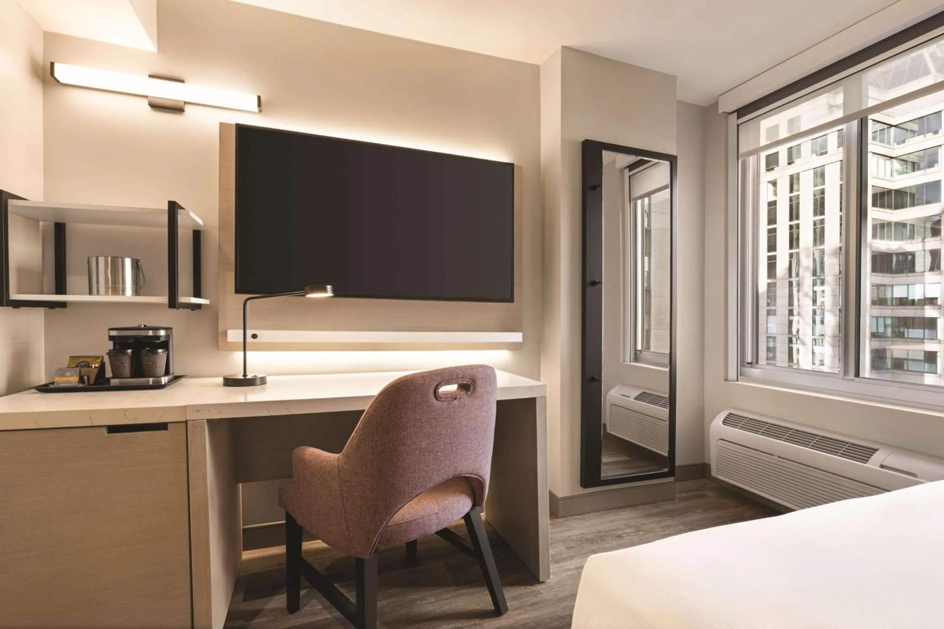 Bedroom, Bed in DoubleTree by Hilton New York Midtown Fifth Ave