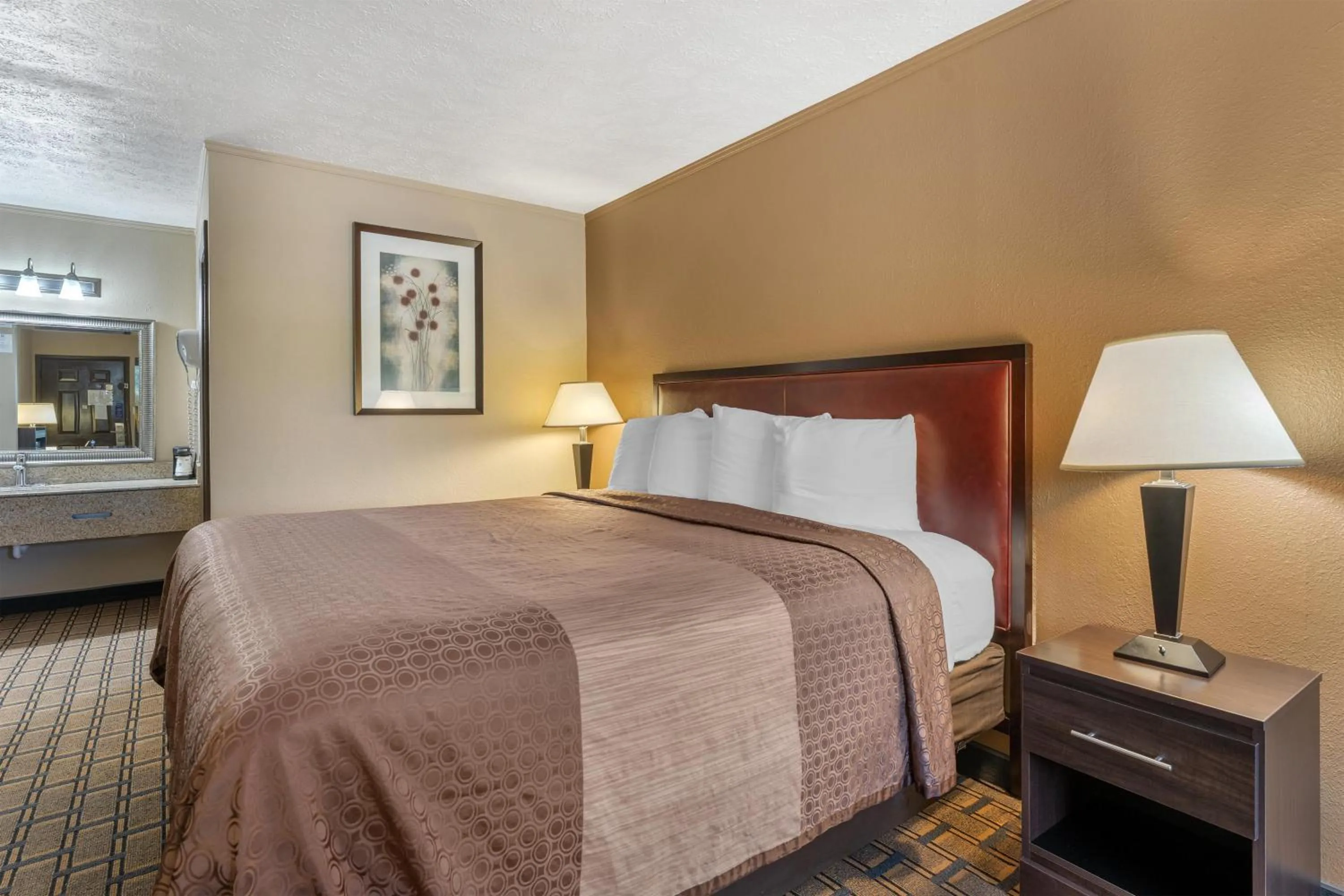 Bedroom, Bed in SureStay Hotel by Best Western Summersville