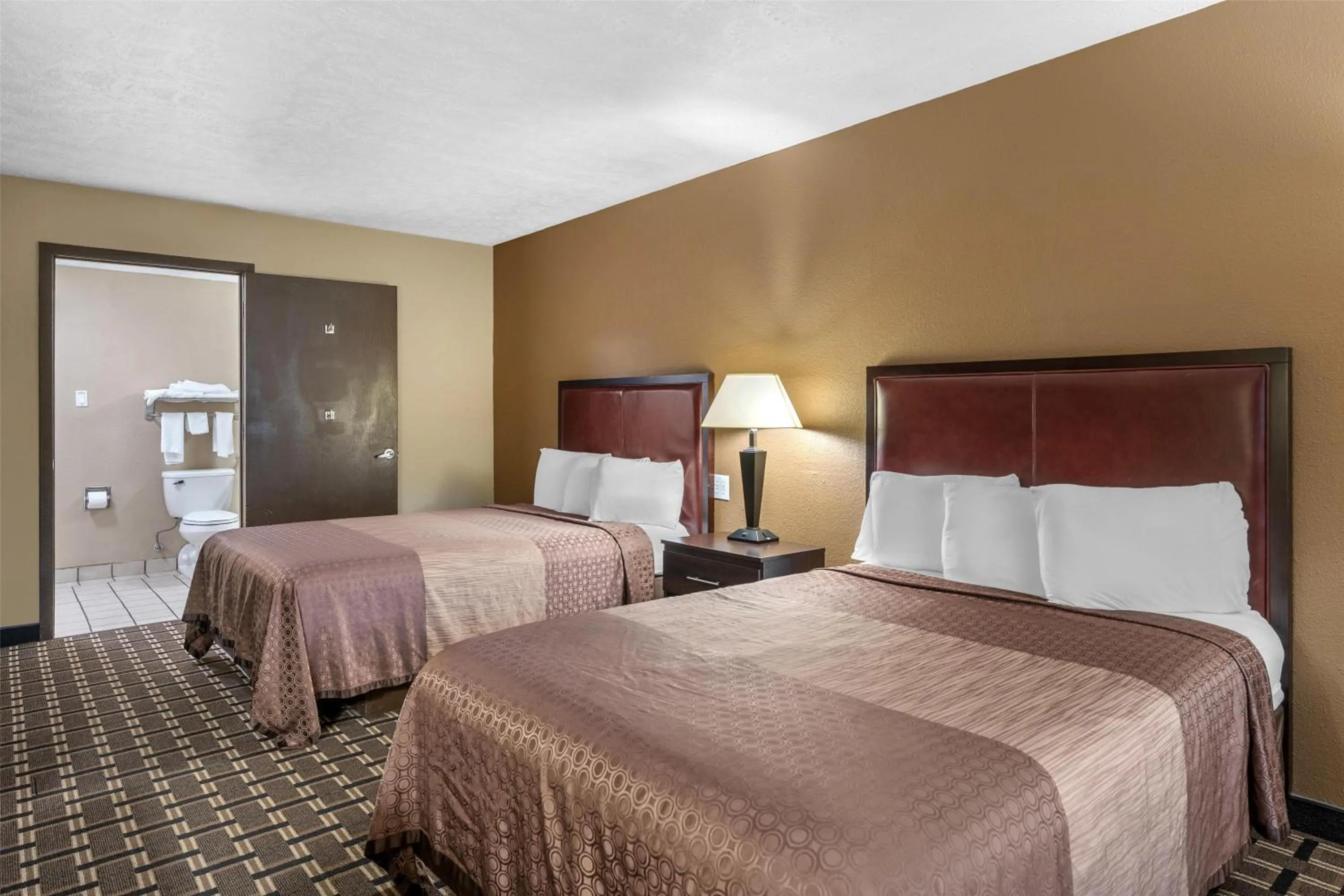Bedroom, Bed in SureStay Hotel by Best Western Summersville