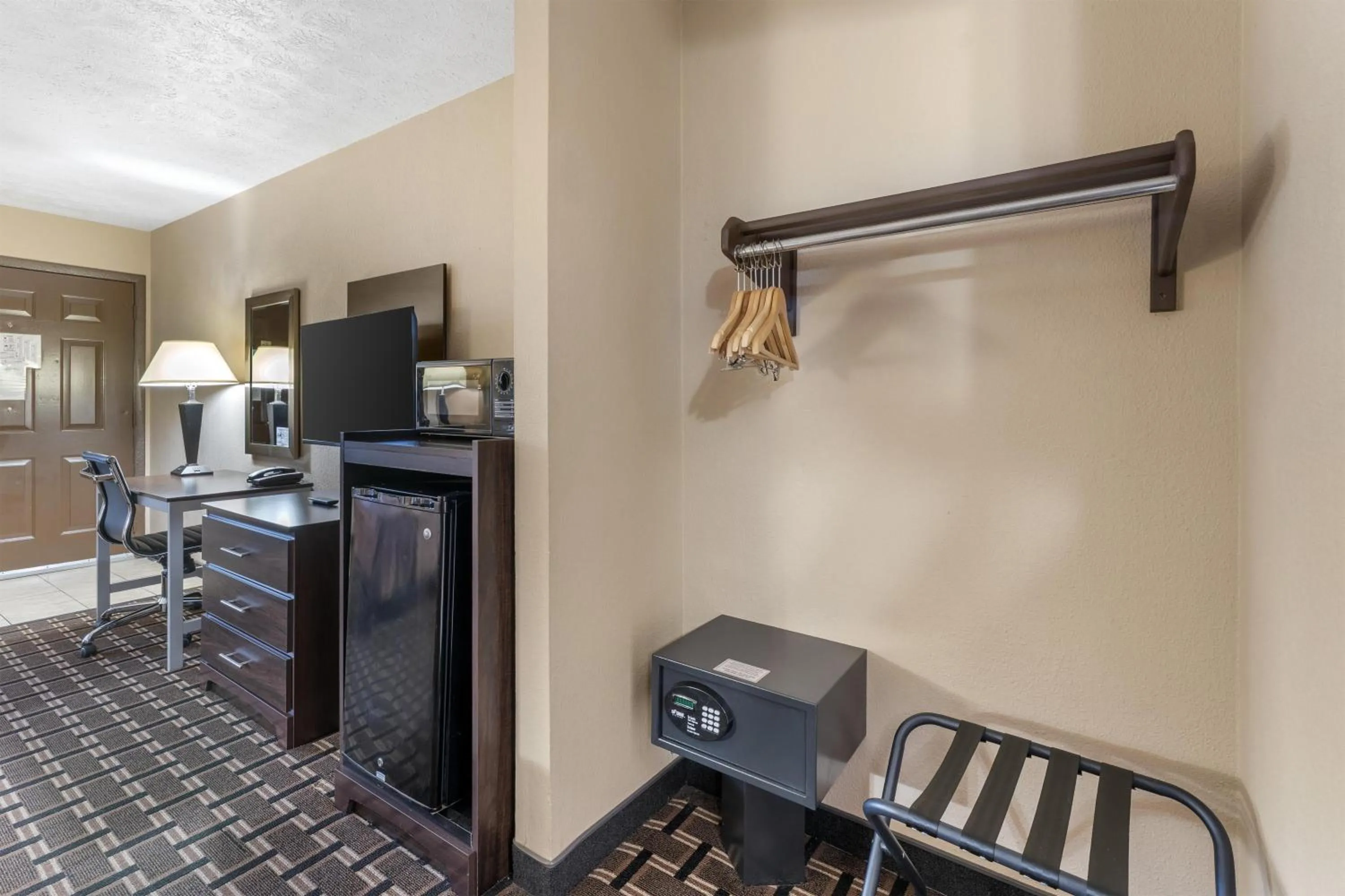 Bedroom in SureStay Hotel by Best Western Summersville