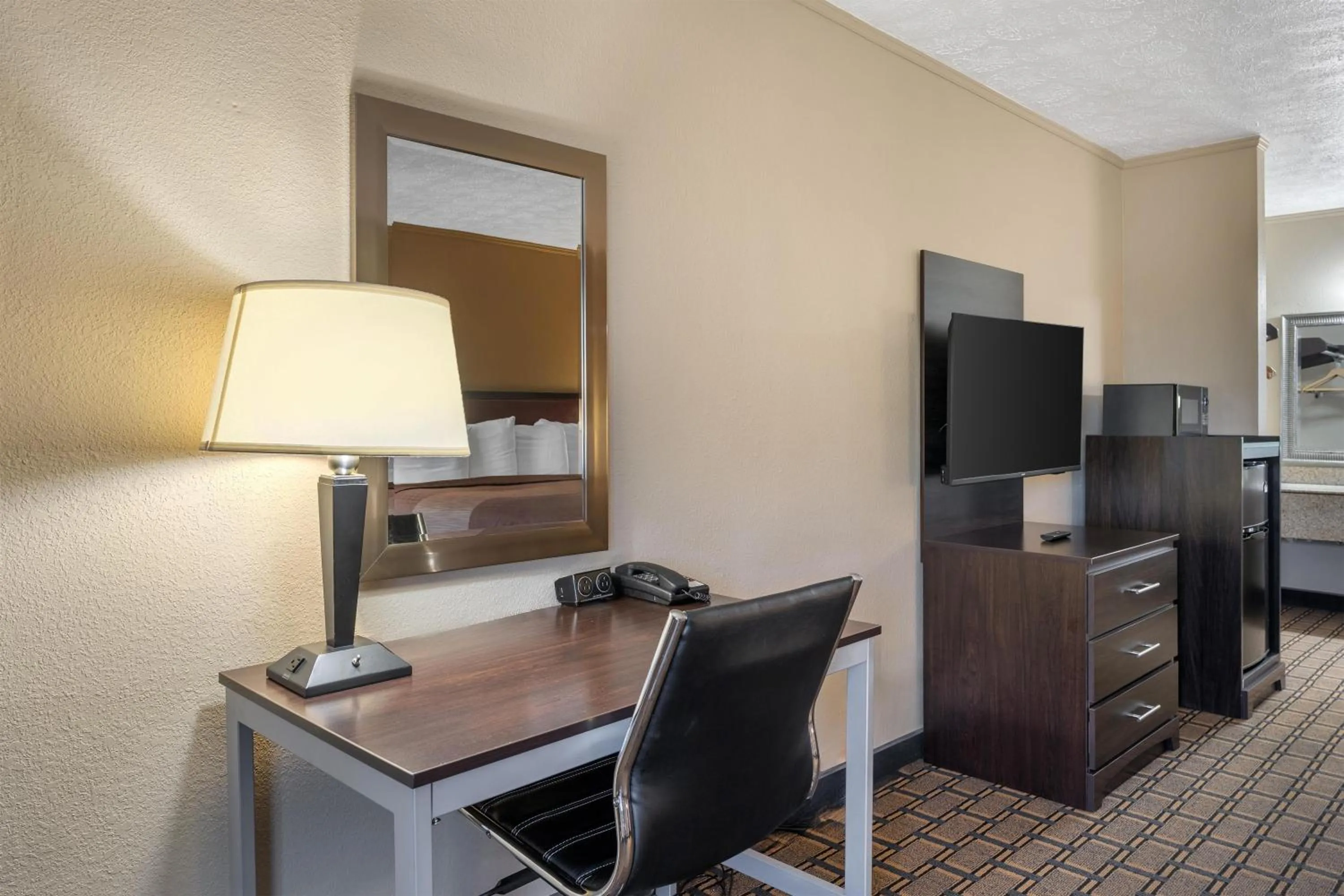 Bedroom in SureStay Hotel by Best Western Summersville