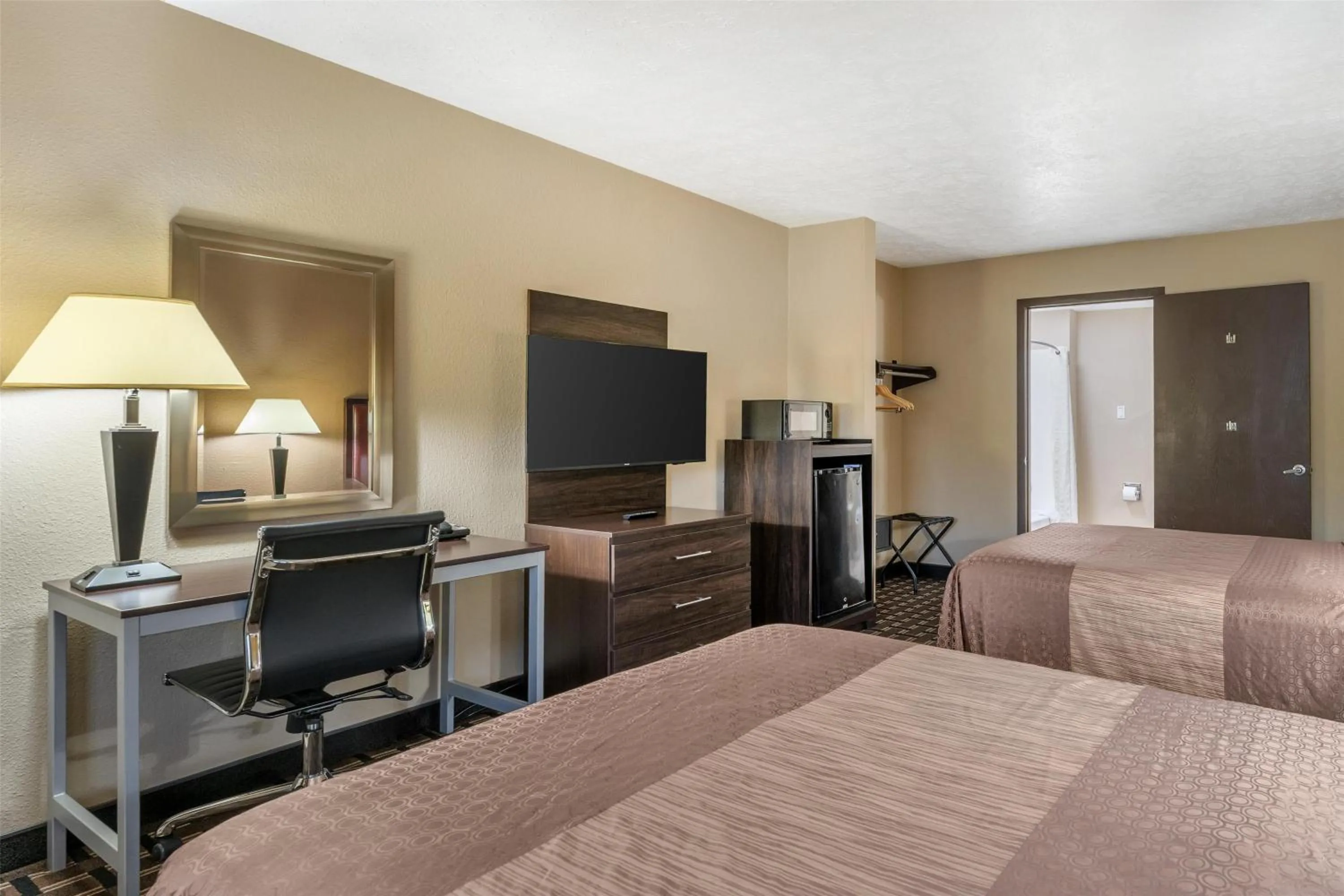 Bedroom, Bed in SureStay Hotel by Best Western Summersville