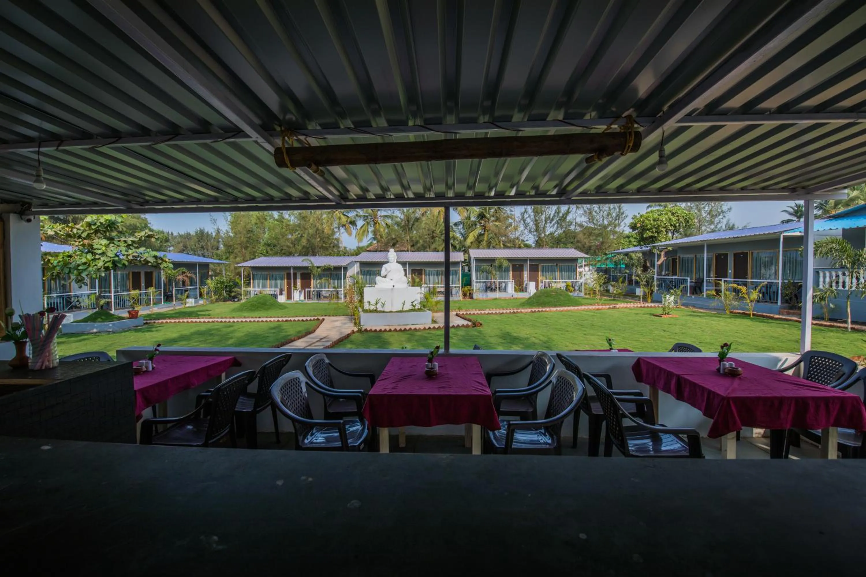 Restaurant/places to eat in Treebo Lands End Beach Resort - 100m from Beach