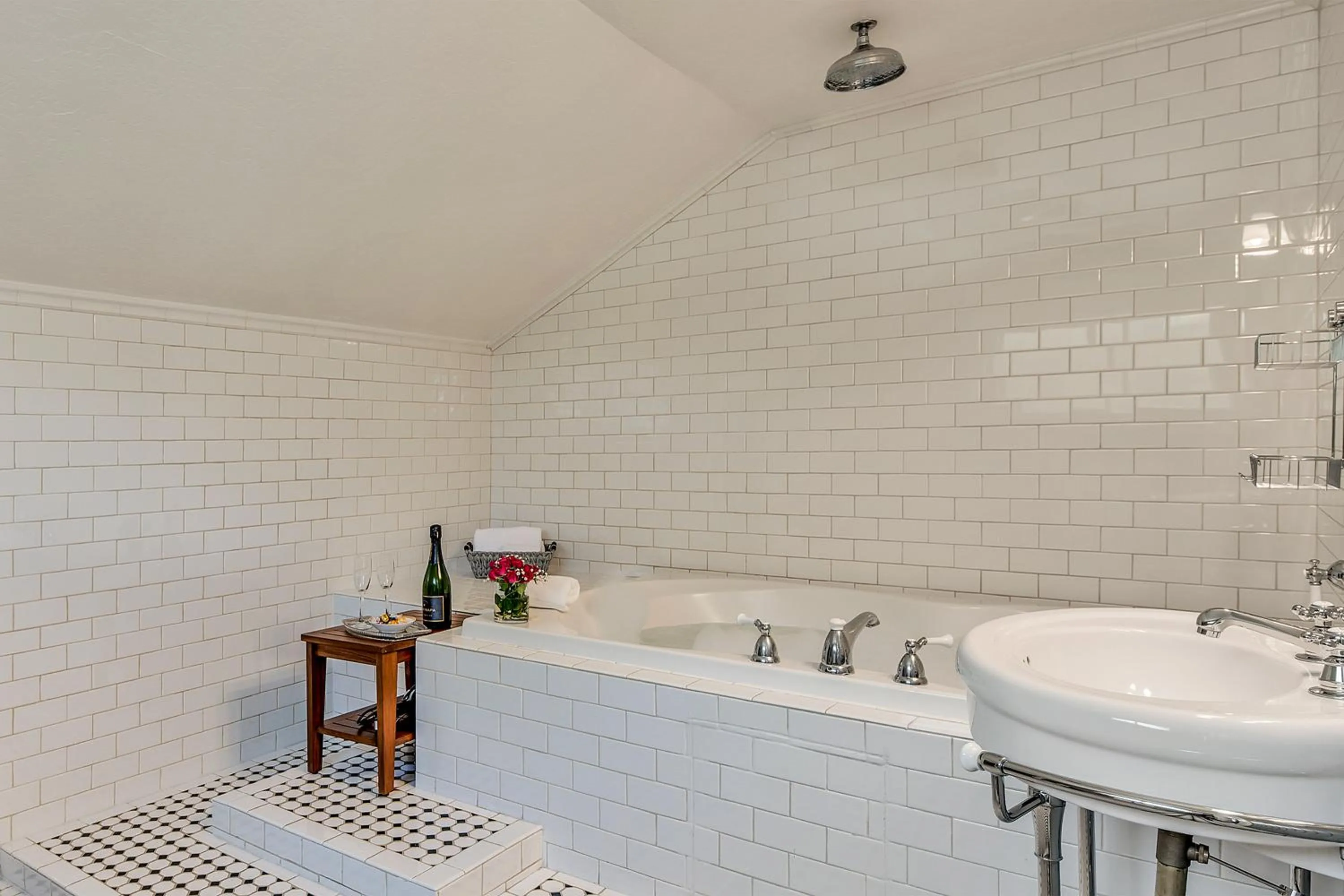 Shower in Craftsman Inn