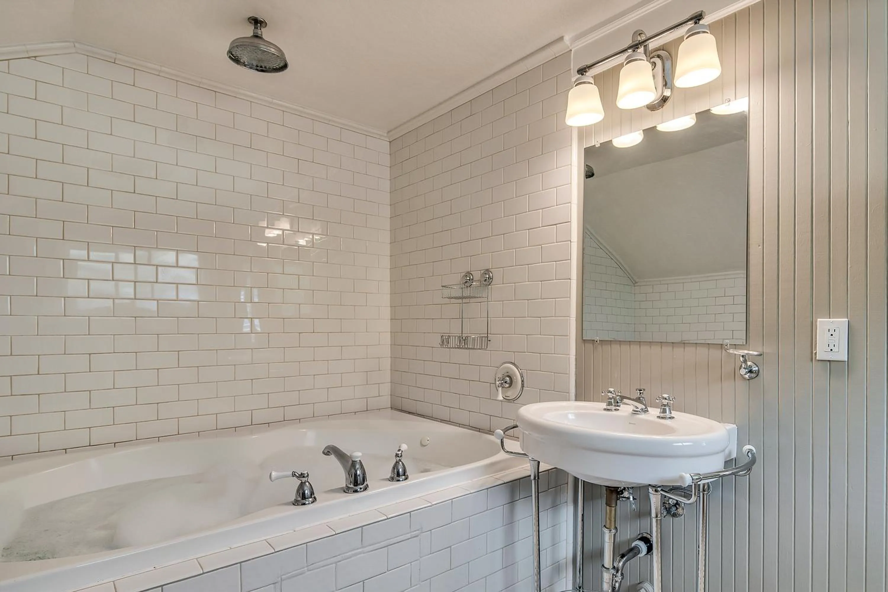 Shower in Craftsman Inn