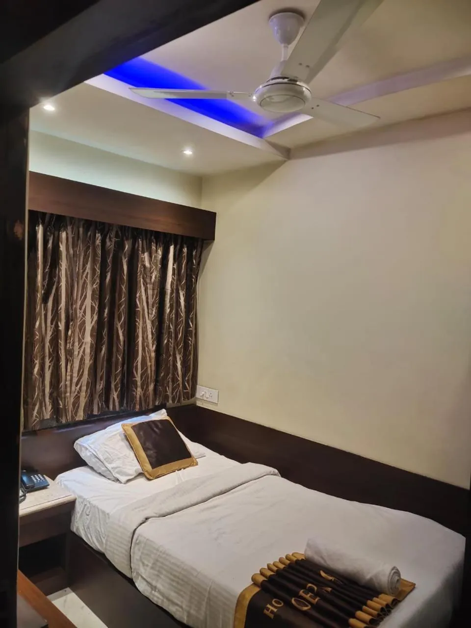 Bedroom, Bed in Hotel Golden Palace