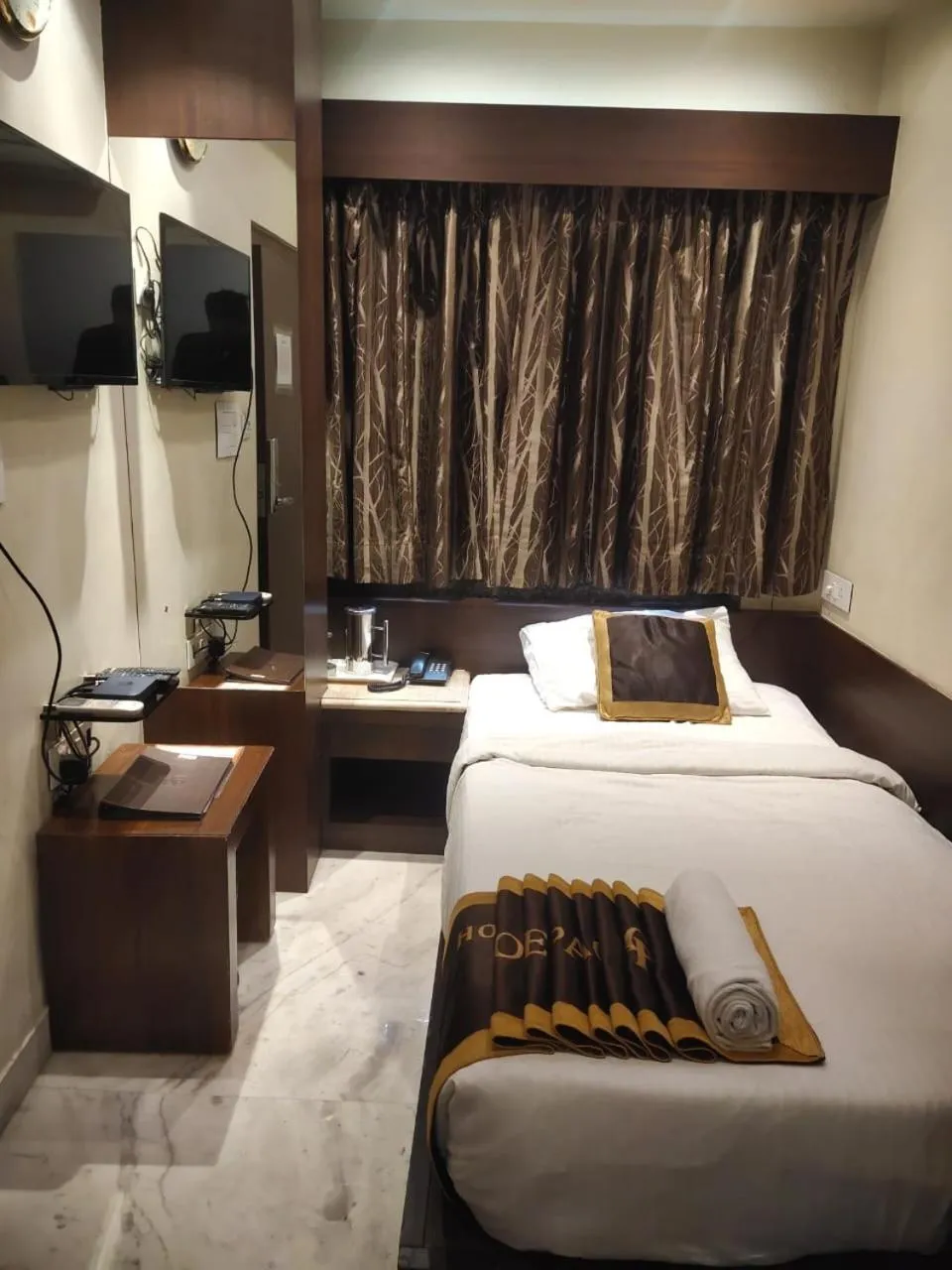 Bed in Hotel Golden Palace