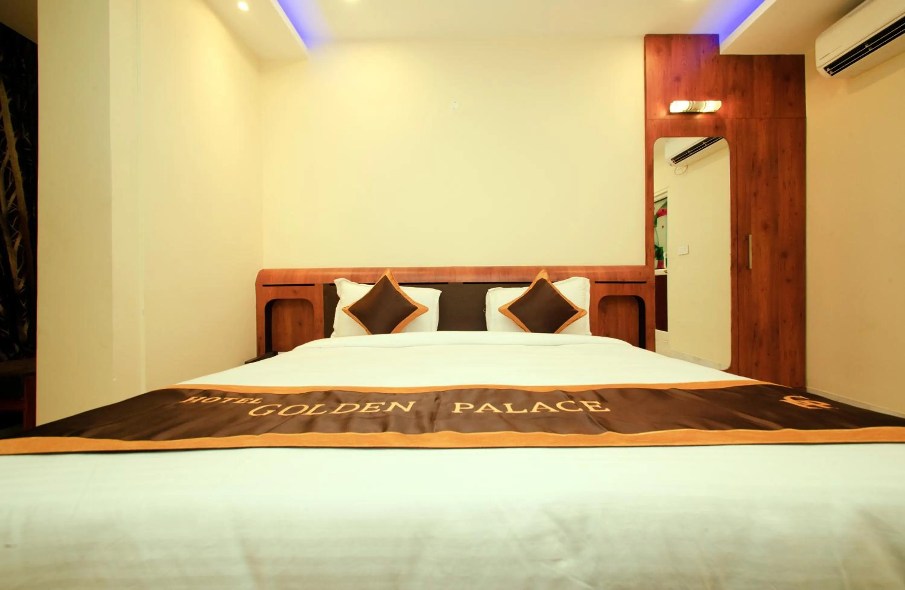 Bed in Hotel Golden Palace