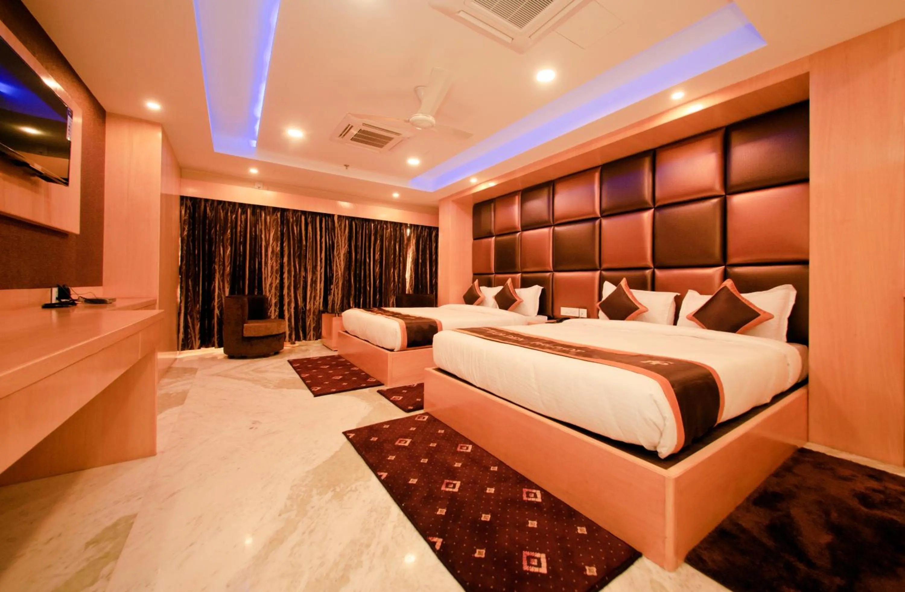 Photo of the whole room, Bed in Hotel Golden Palace