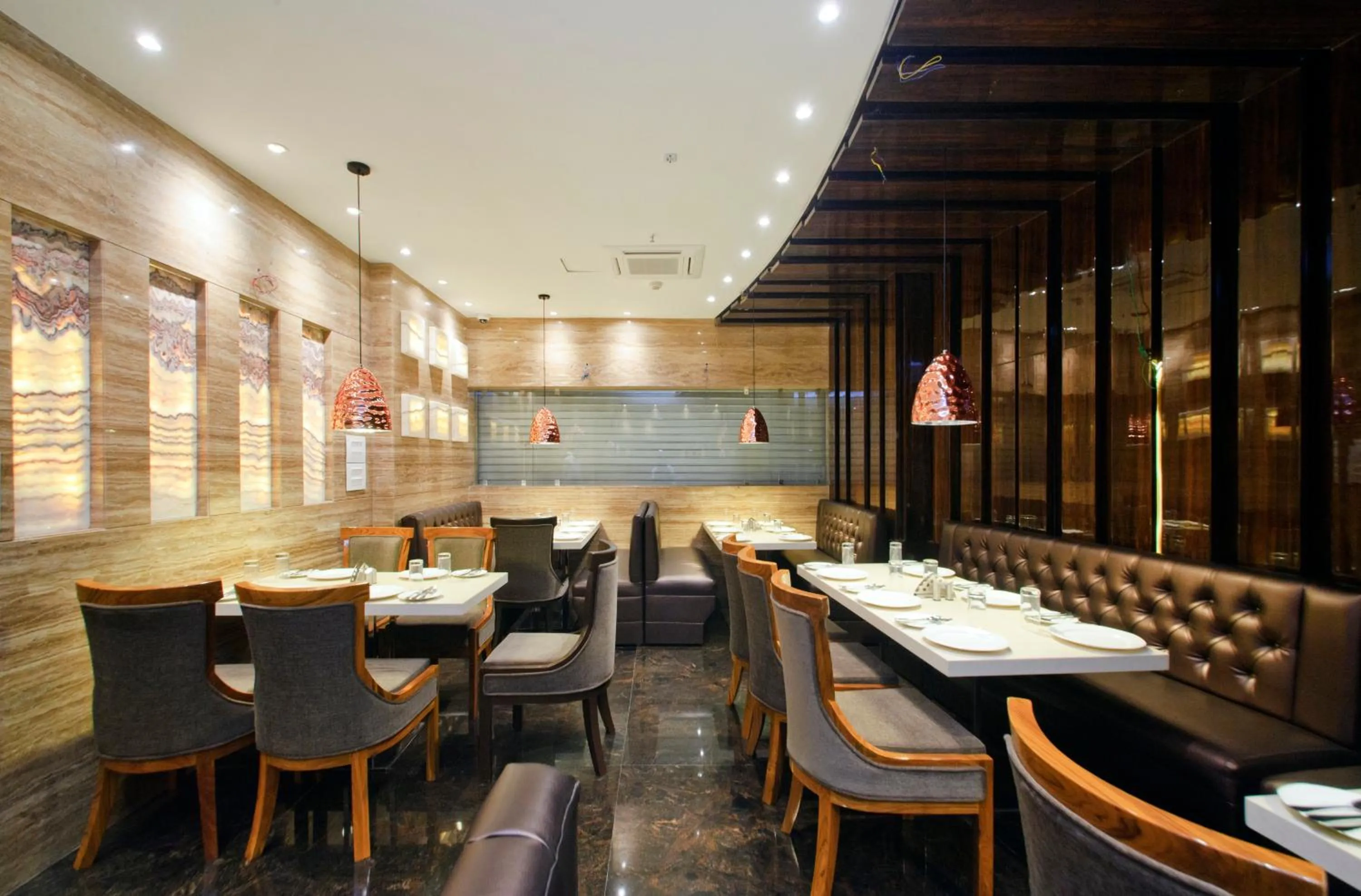 Restaurant/places to eat in Hotel Golden Palace