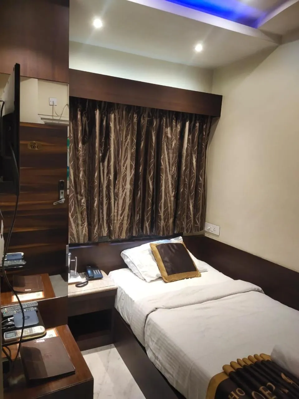 Bed in Hotel Golden Palace