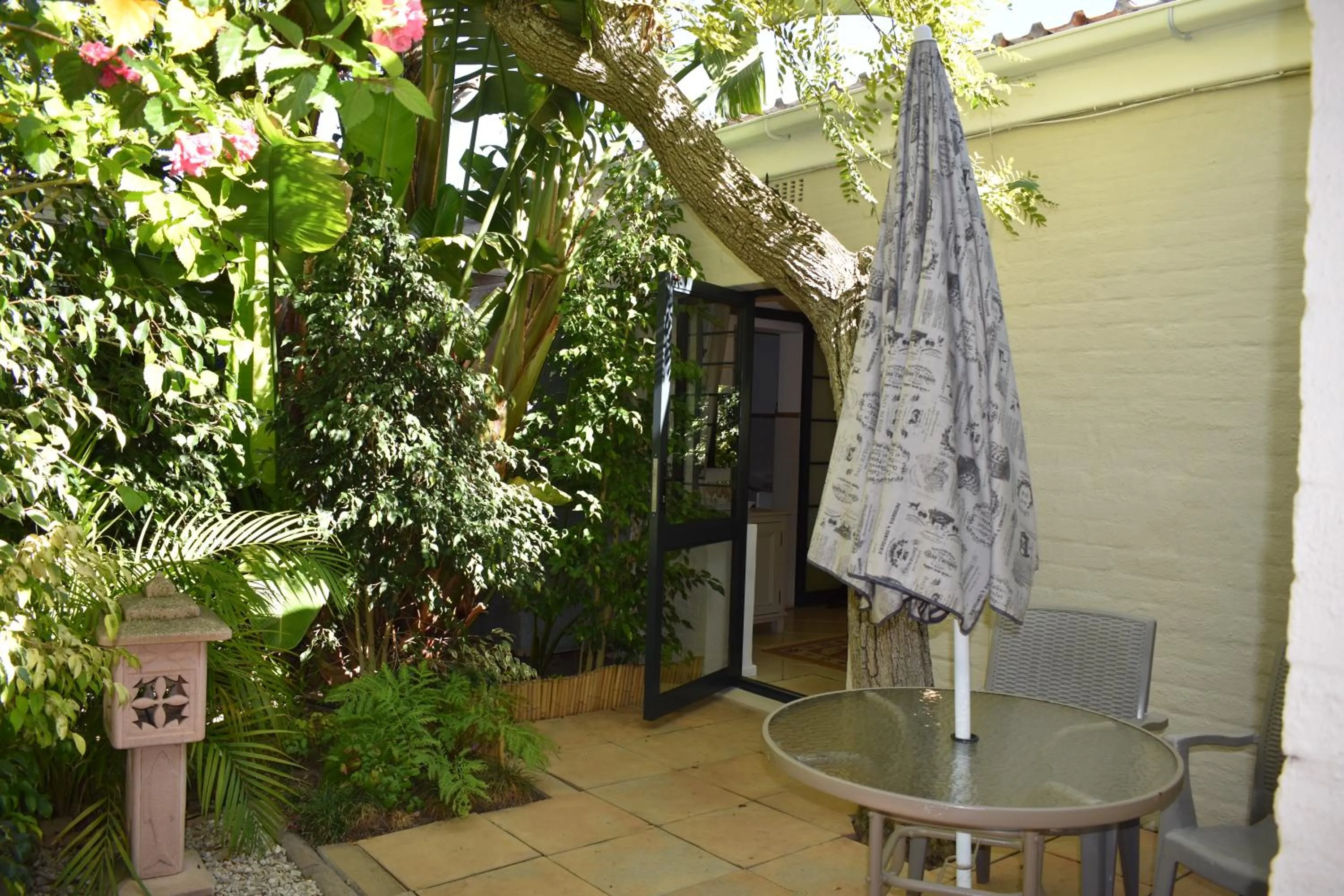 Patio in Paradiso Guesthouse & Self-catering Cottage