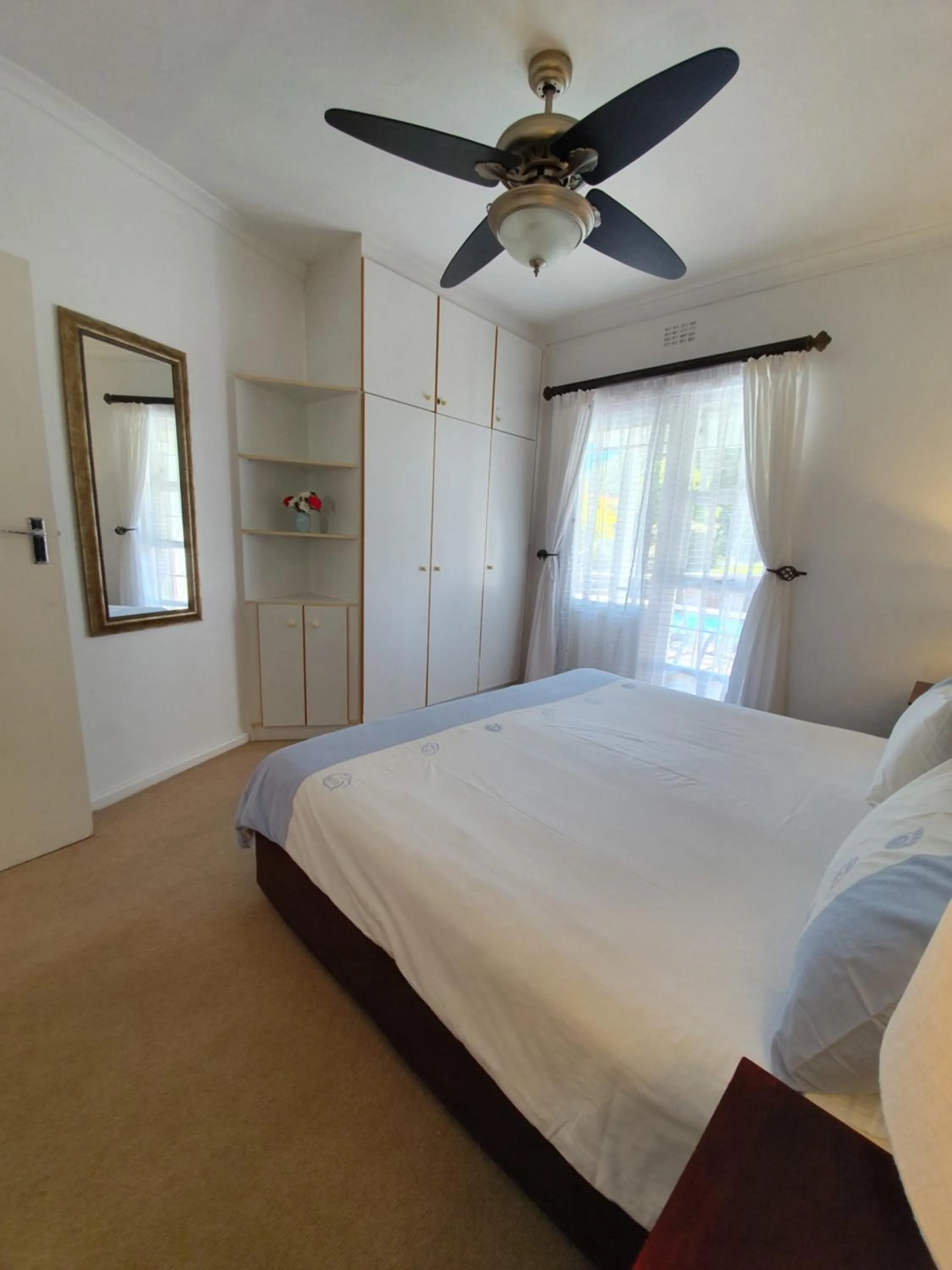 Photo of the whole room, Bed in Paradiso Guesthouse & Self-catering Cottage