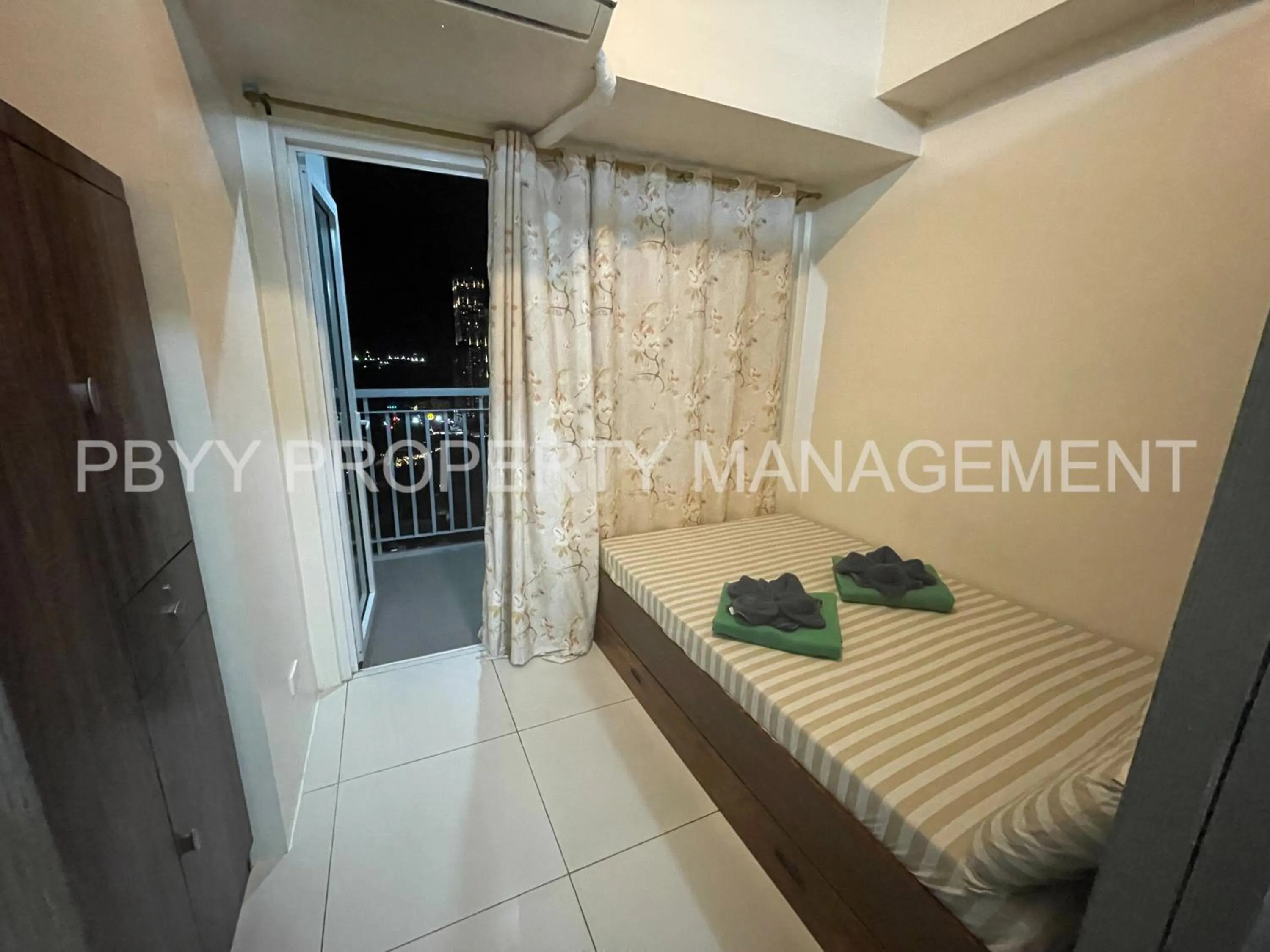 Balcony/Terrace in Green Residences Stays by PBYY