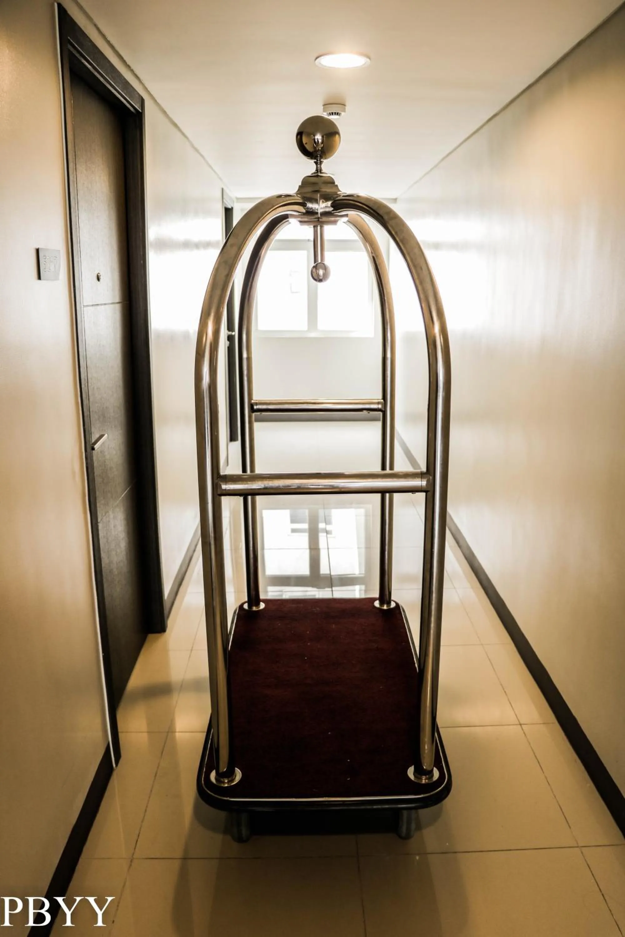 Property building in Green Residences Stays by PBYY