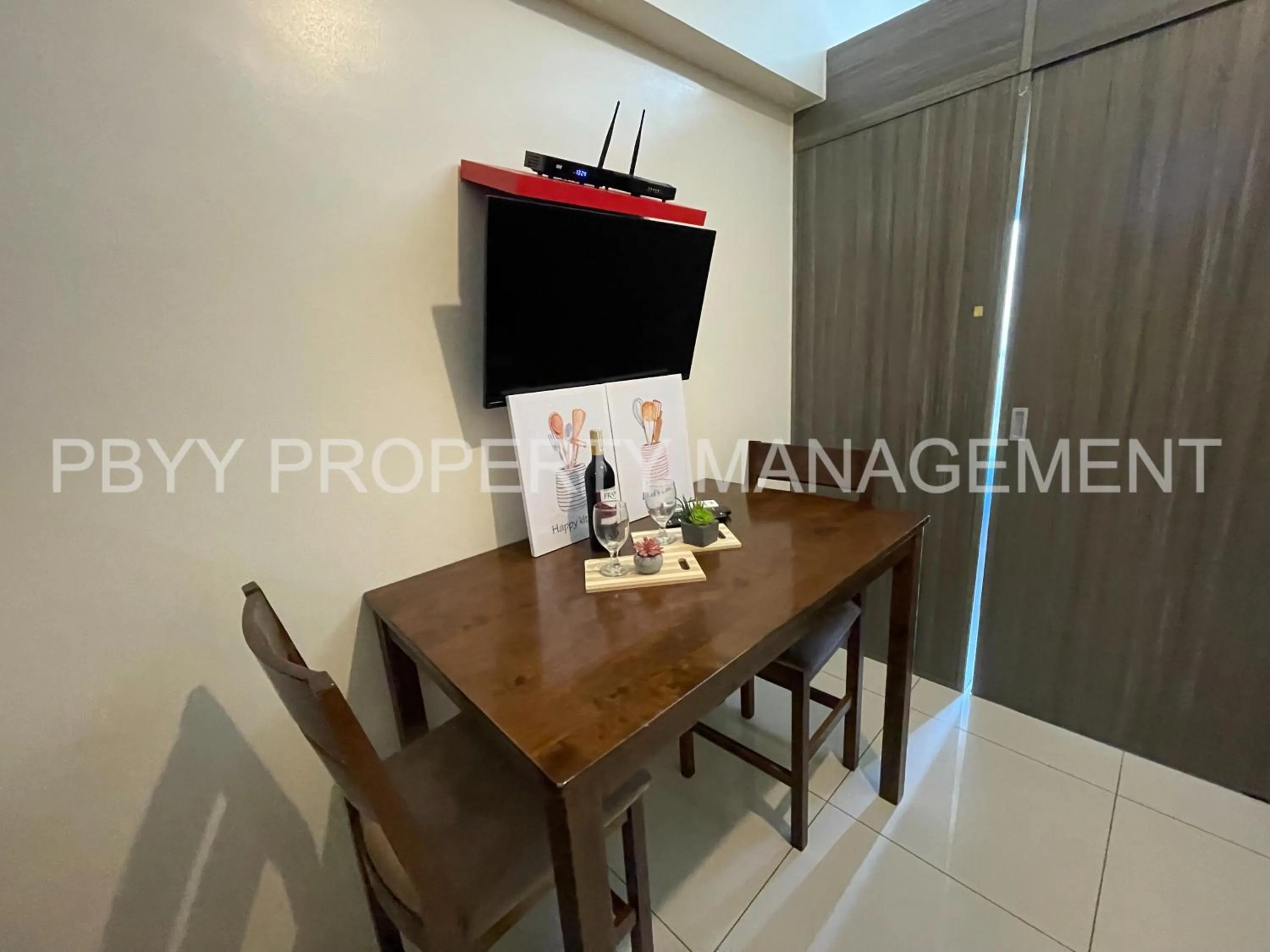 TV and multimedia in Green Residences Stays by PBYY