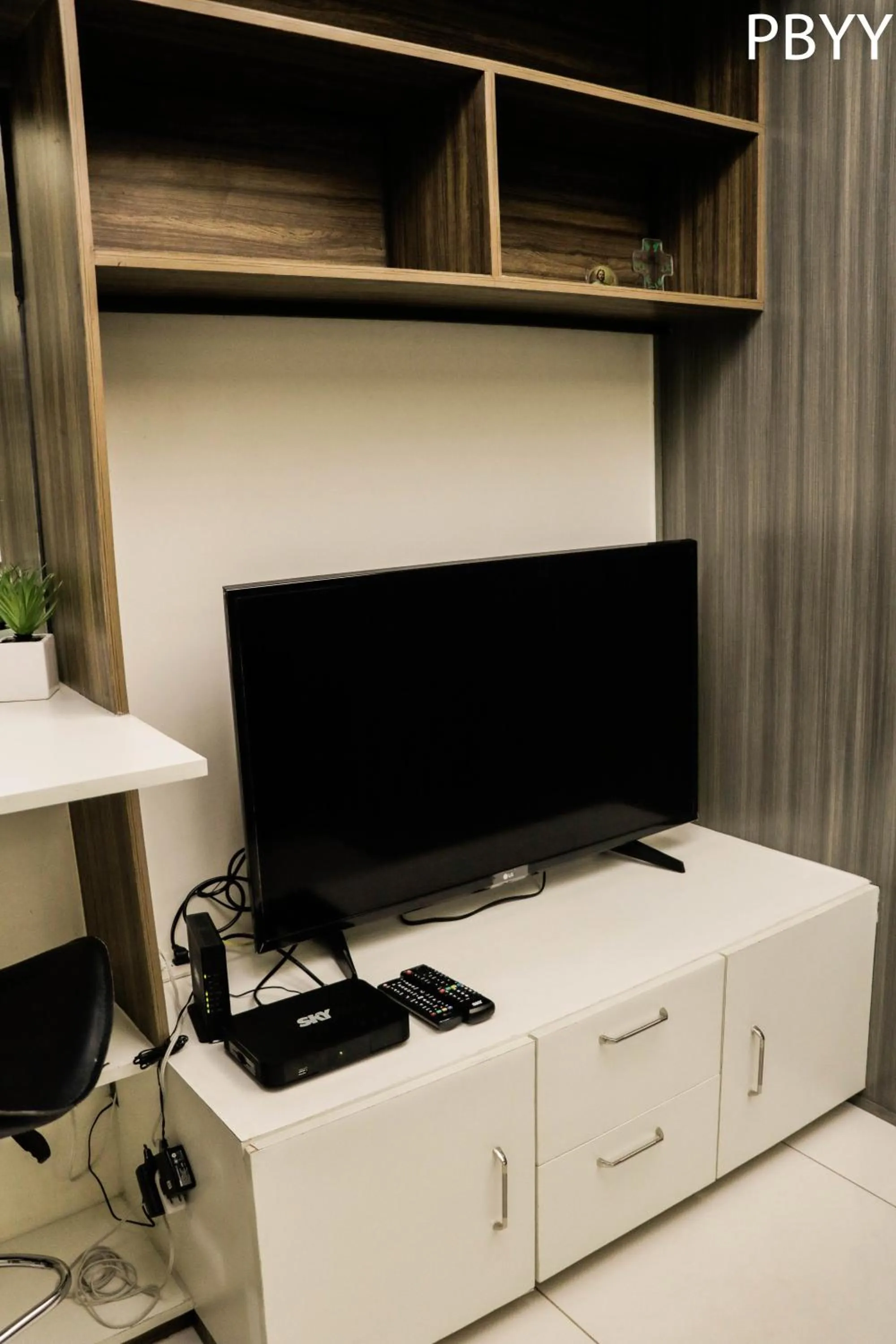 TV and multimedia, TV/Entertainment Center in Green Residences Stays by PBYY